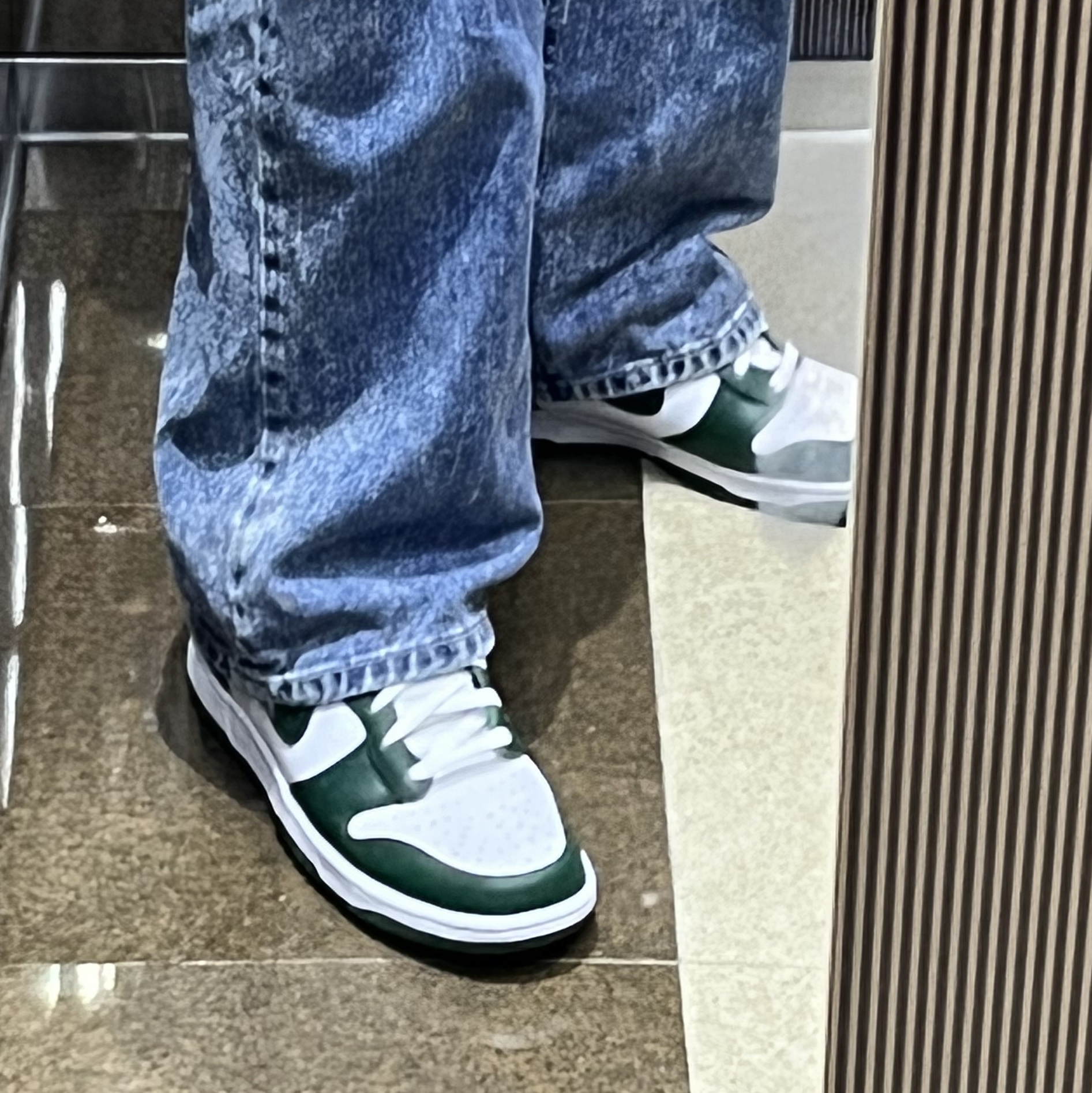 Nike Dunk High Retro Noble Green 착용 스타일 - 4
