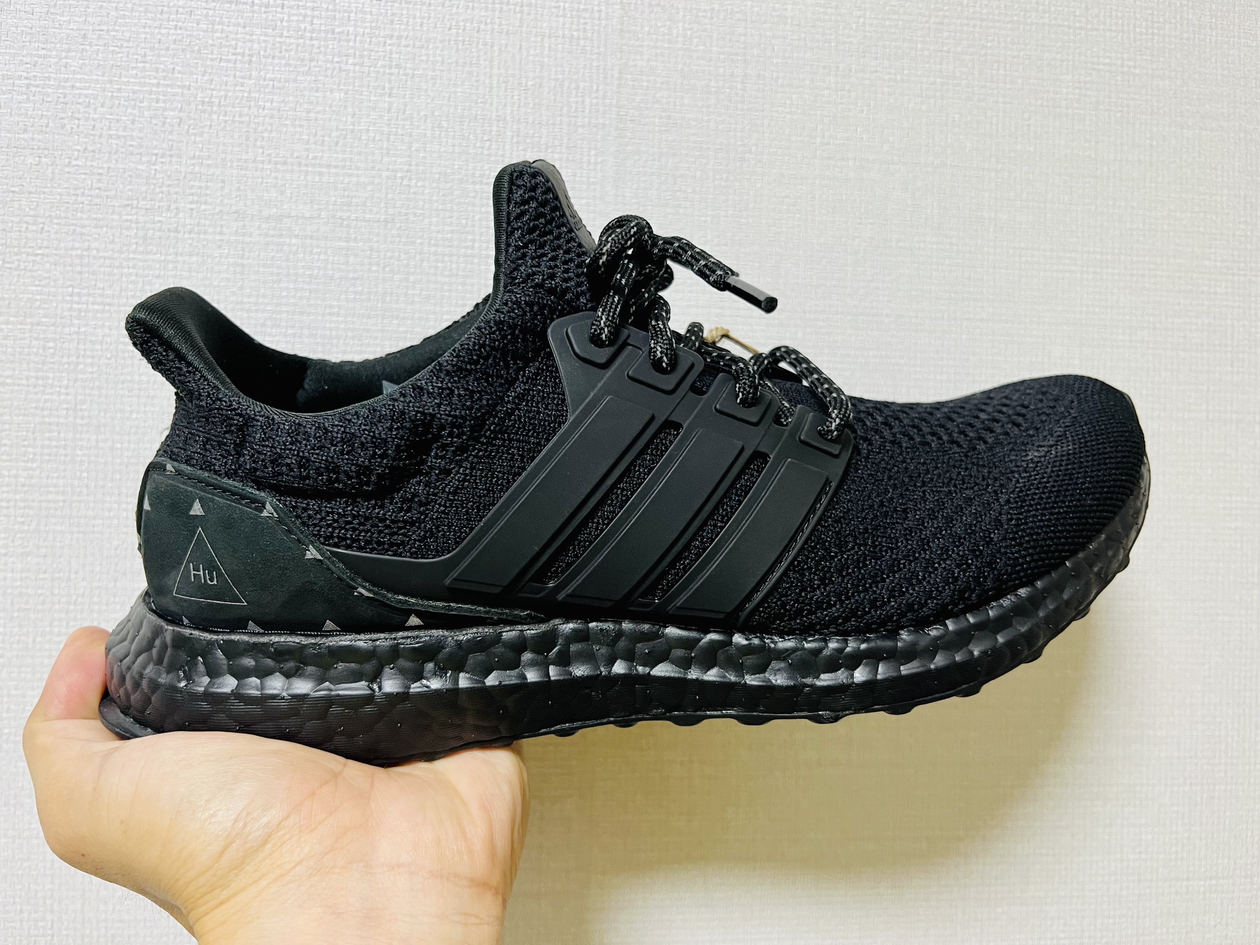 Adidas x Pharrell Williams Ultraboost DNA Black Future  착용 스타일 - 1