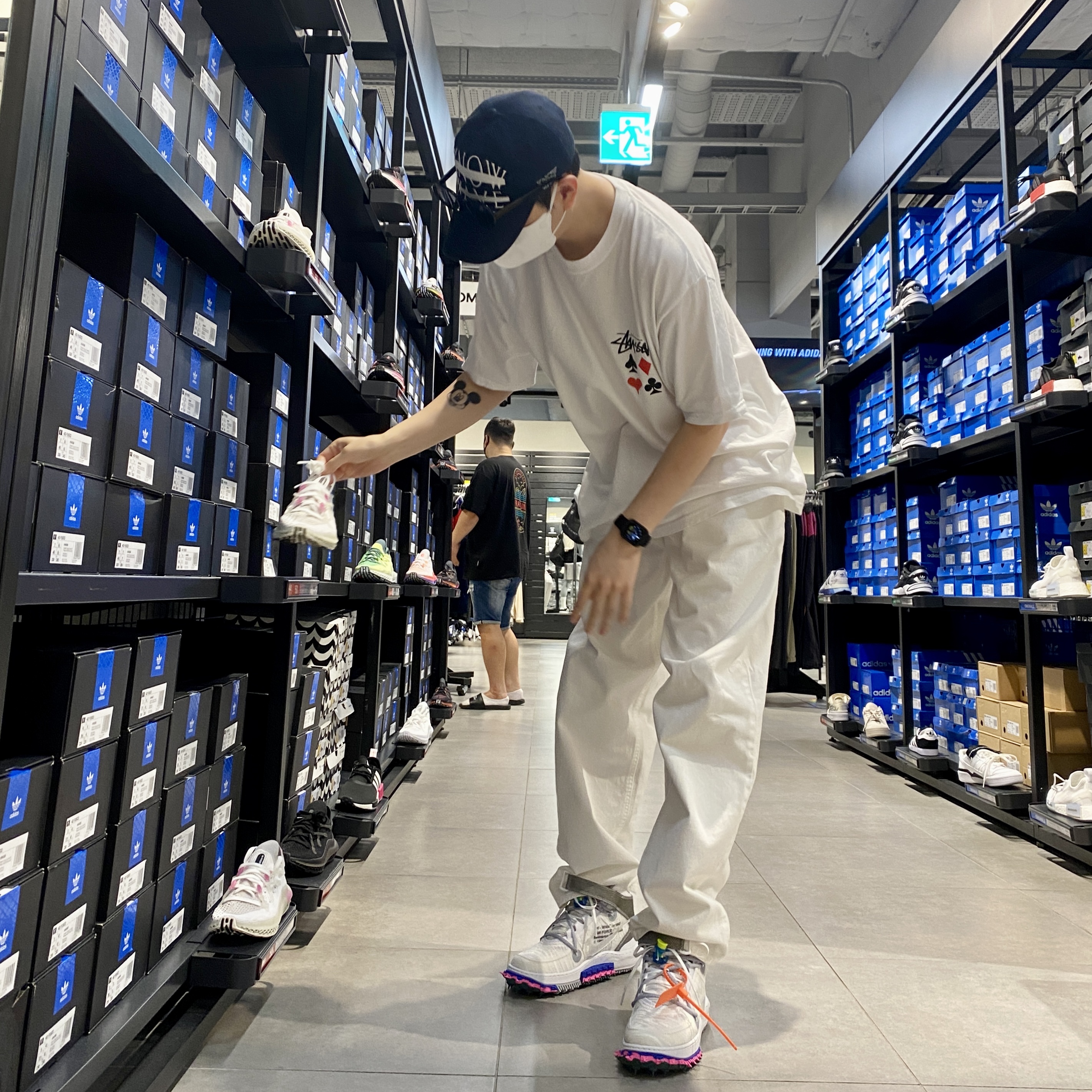 Nike x Off-White Air Force 1 Mid SP White 착용 스타일 - 2