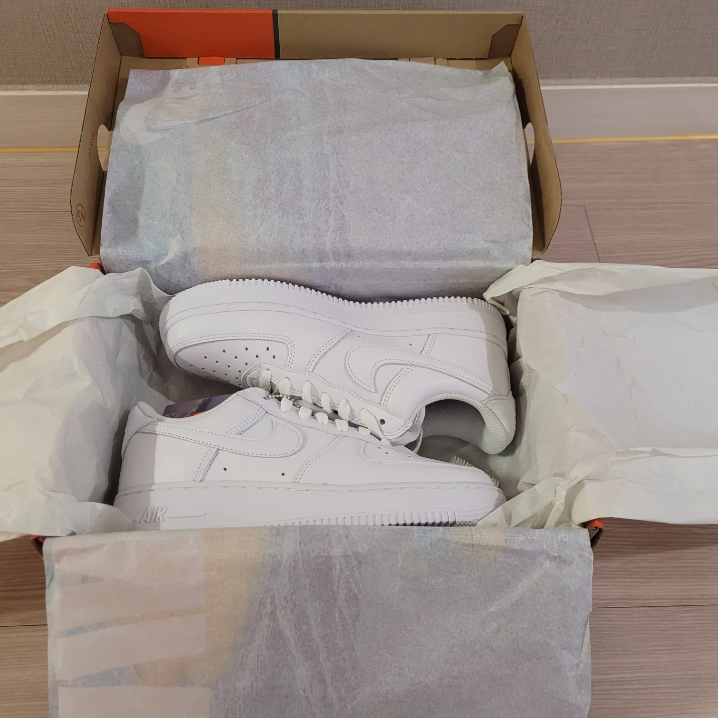 Nike Air Force 1 Low Retro Color of the Month White 착용 스타일 - 2