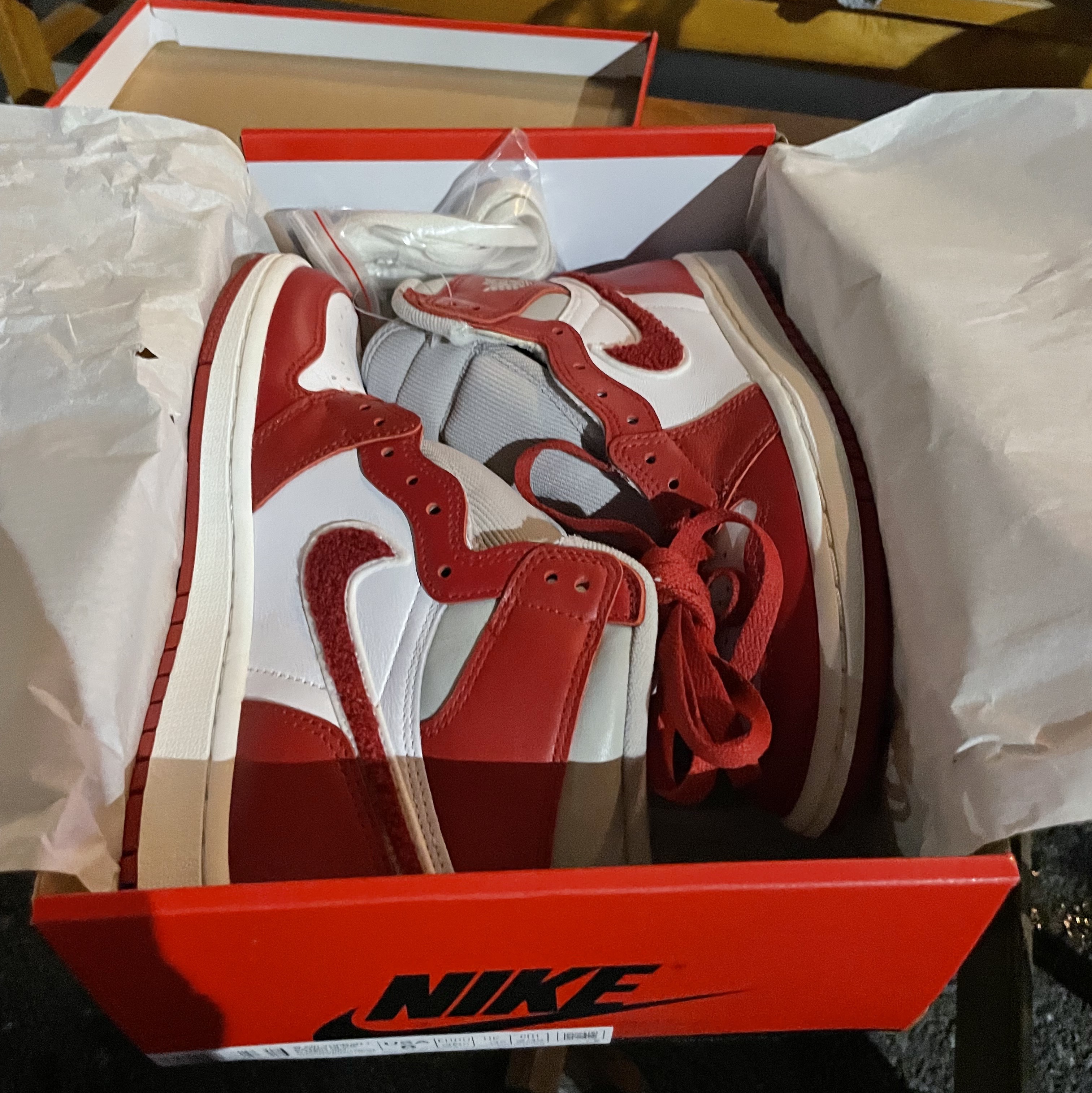 (W) Jordan 1 Retro High OG Varsity Red 착용 스타일