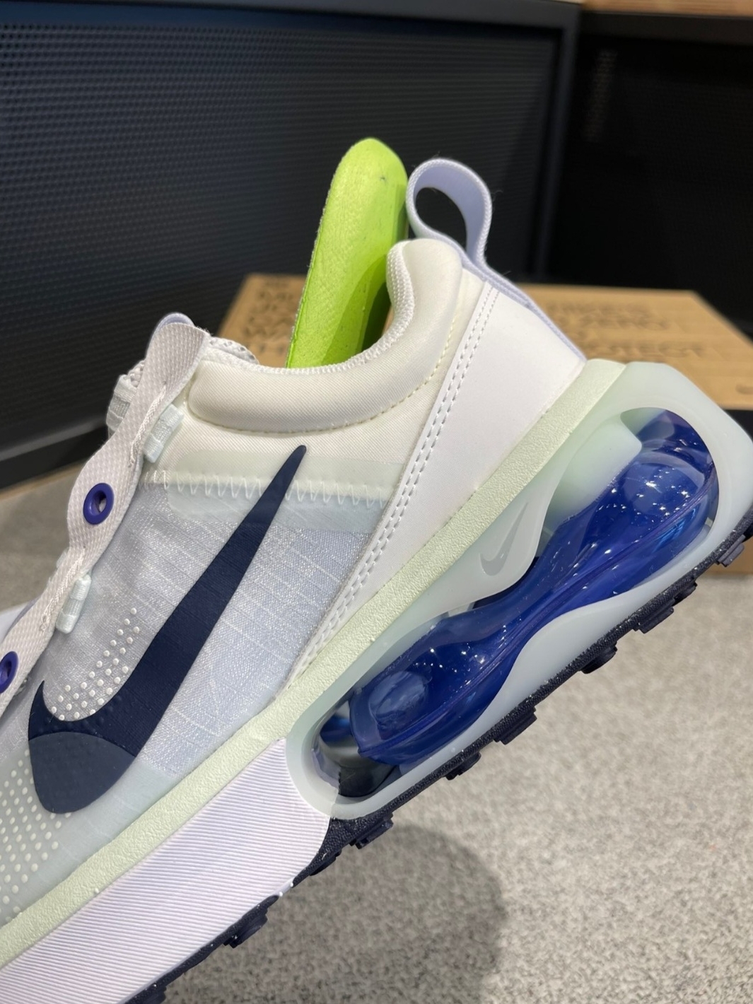(W) Nike Air Max 2021 Obsidian Ghost 착용 스타일 - 2