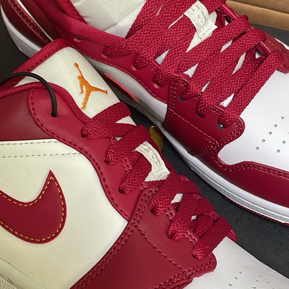 Jordan 1 Low Cardinal Red 착용 스타일