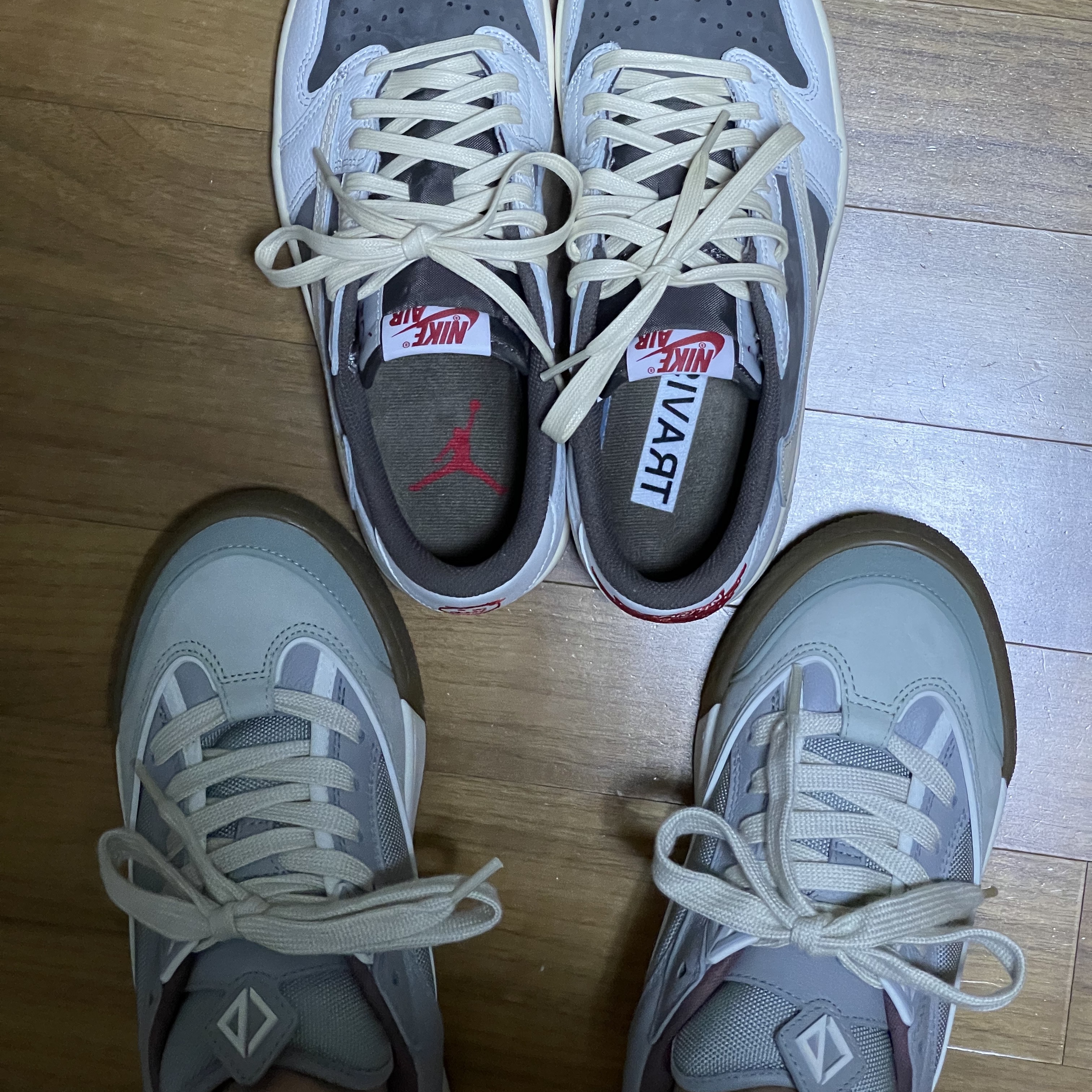 Dior x Cactus Jack B713 Sneakers Grey Mint, Jordan 1 x Travis Scott Retro Low OG SP Sail and Ridgerock 착용 스타일