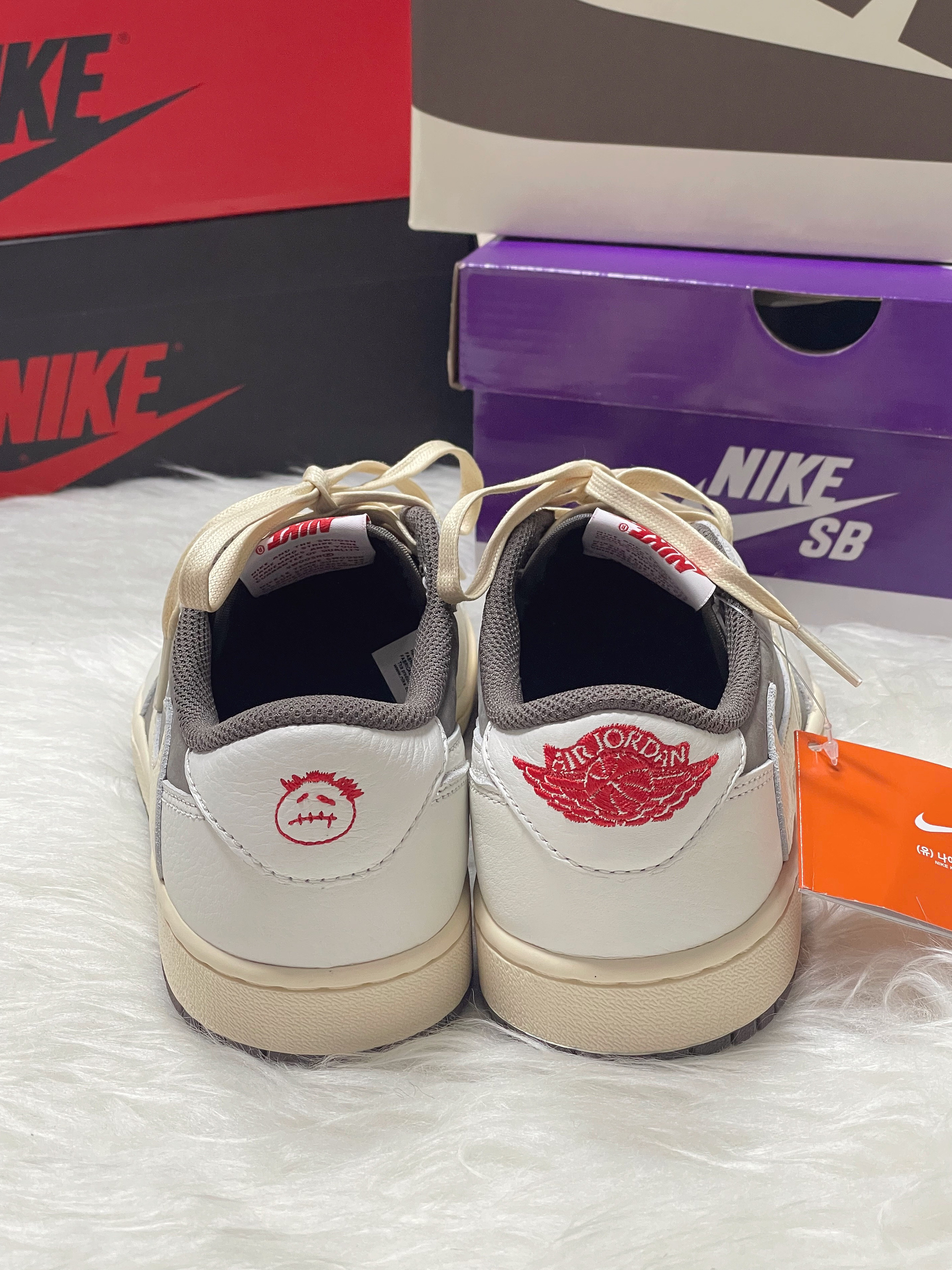 Jordan 1 x Travis Scott Retro Low OG SP Sail and Ridgerock, Jordan 1 x Travis Scott x Fragment Retro Low OG SP Military Blue 착용 스타일 - 4