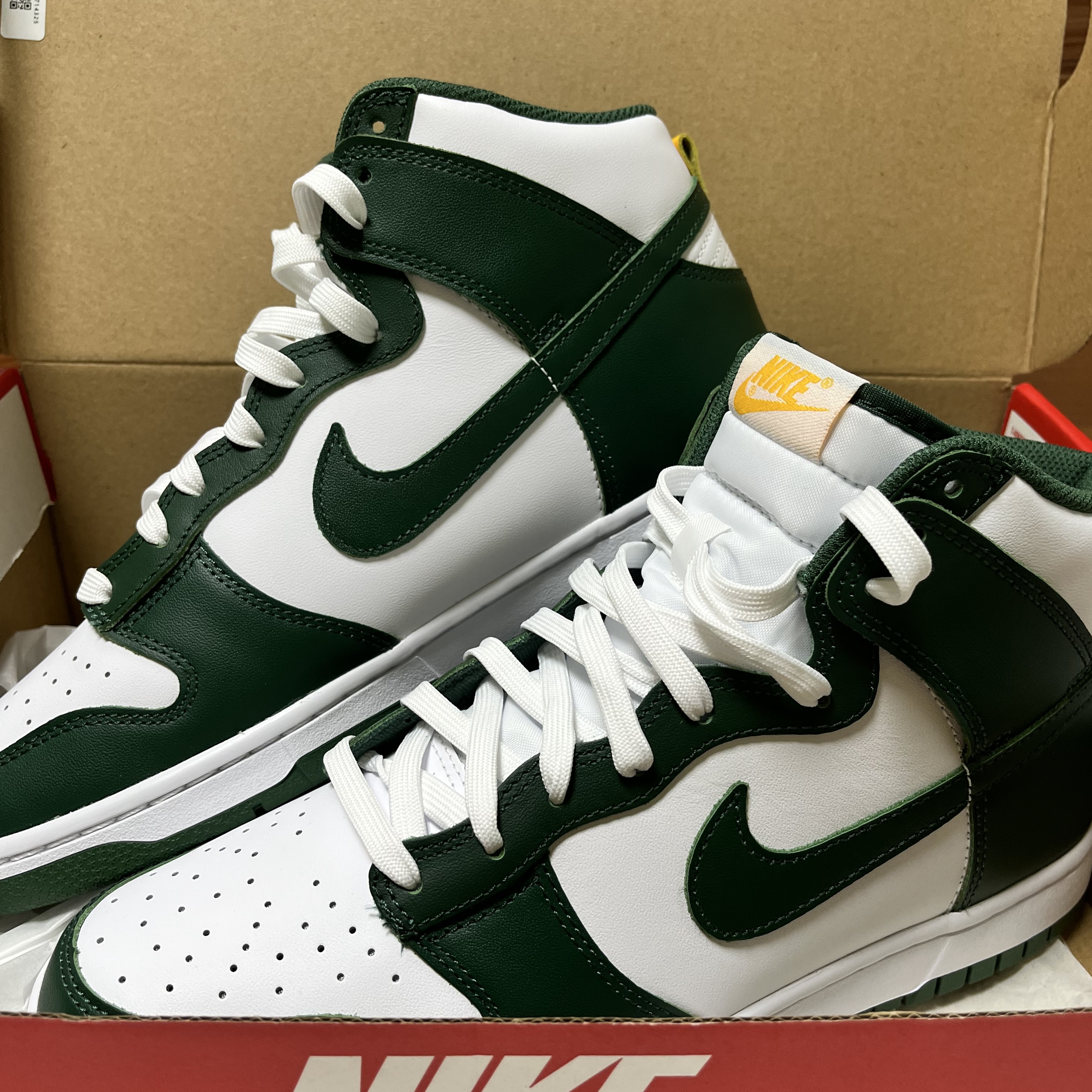 Nike Dunk High Retro Noble Green 착용 스타일 - 3