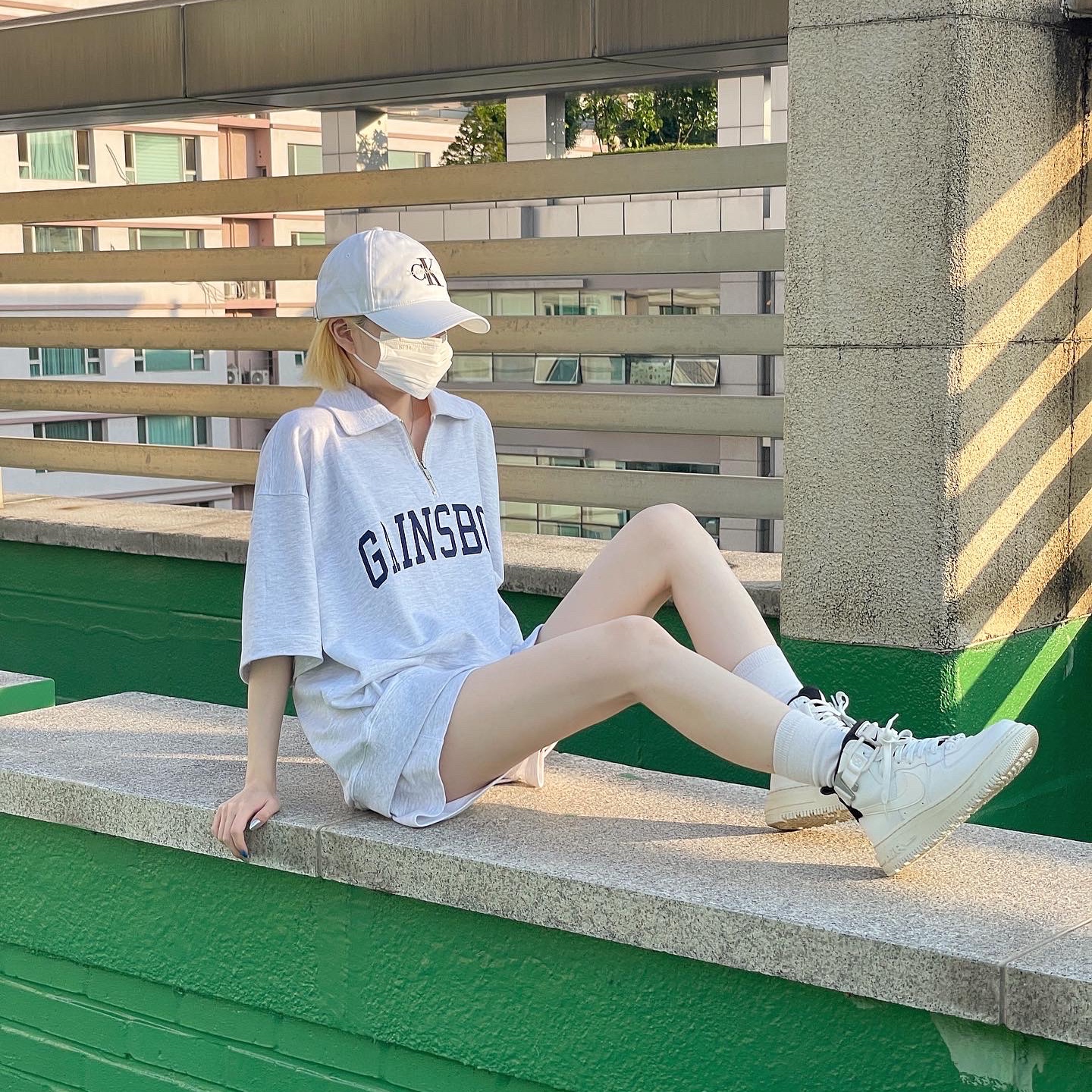 (W) Nike Air Force 1 High Utility 2.0 Summit White 착용 스타일 - 4