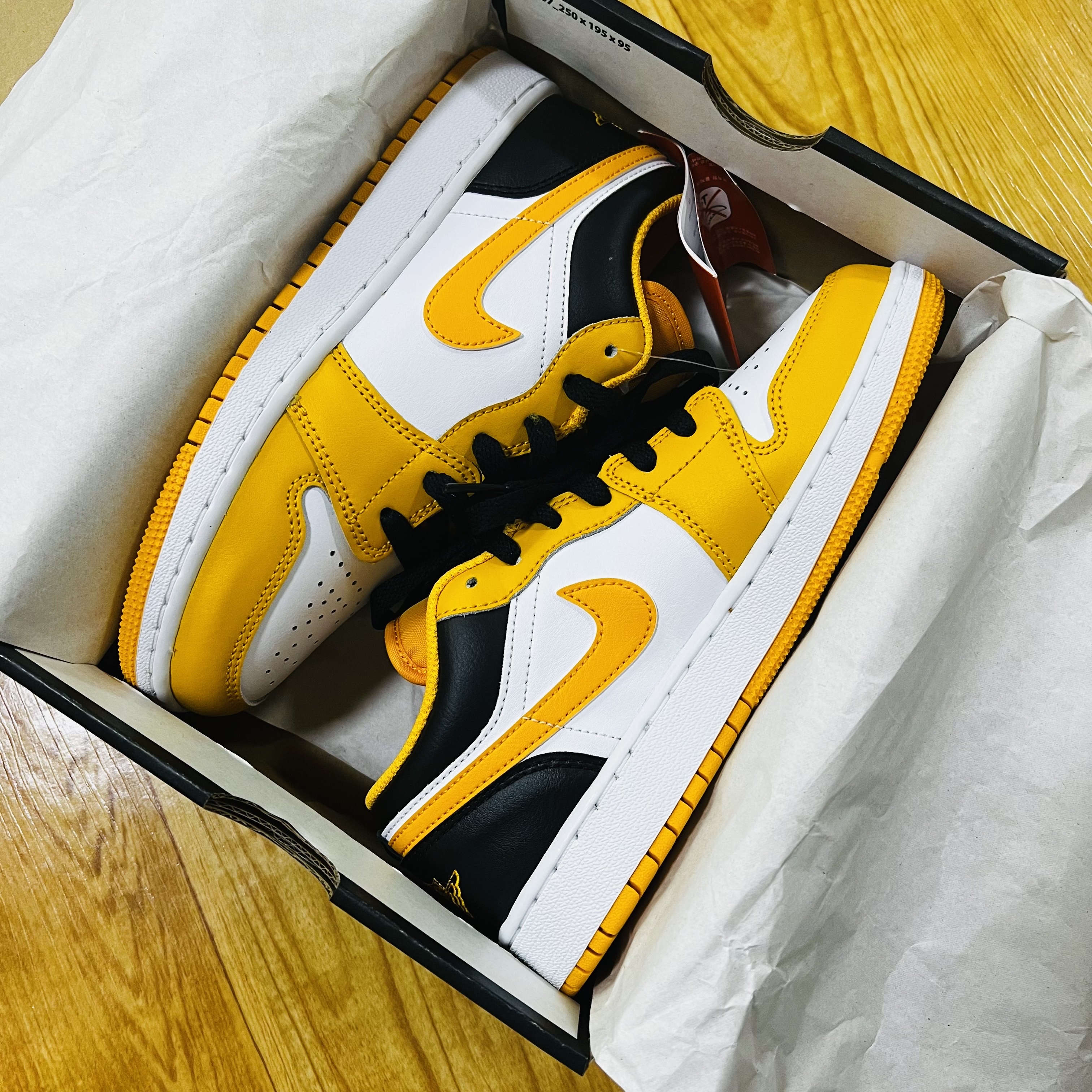 Jordan 1 Low Taxi, Jordan 1 Mid Taxi 착용 스타일 - 4