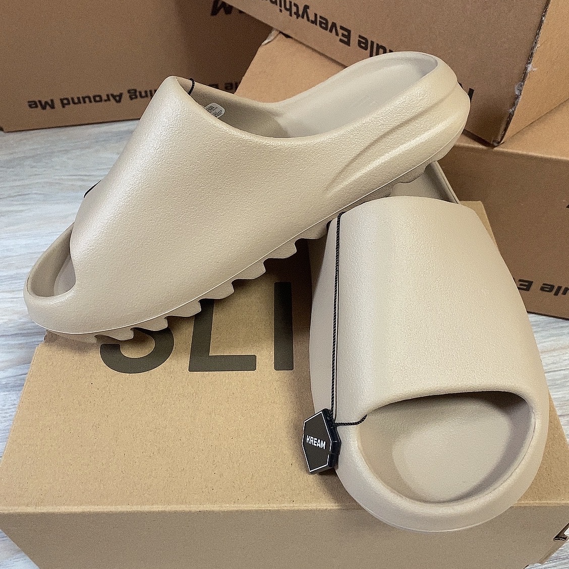 Adidas Yeezy Slide Pure - Re-Release Ver. 착용 스타일 - 1