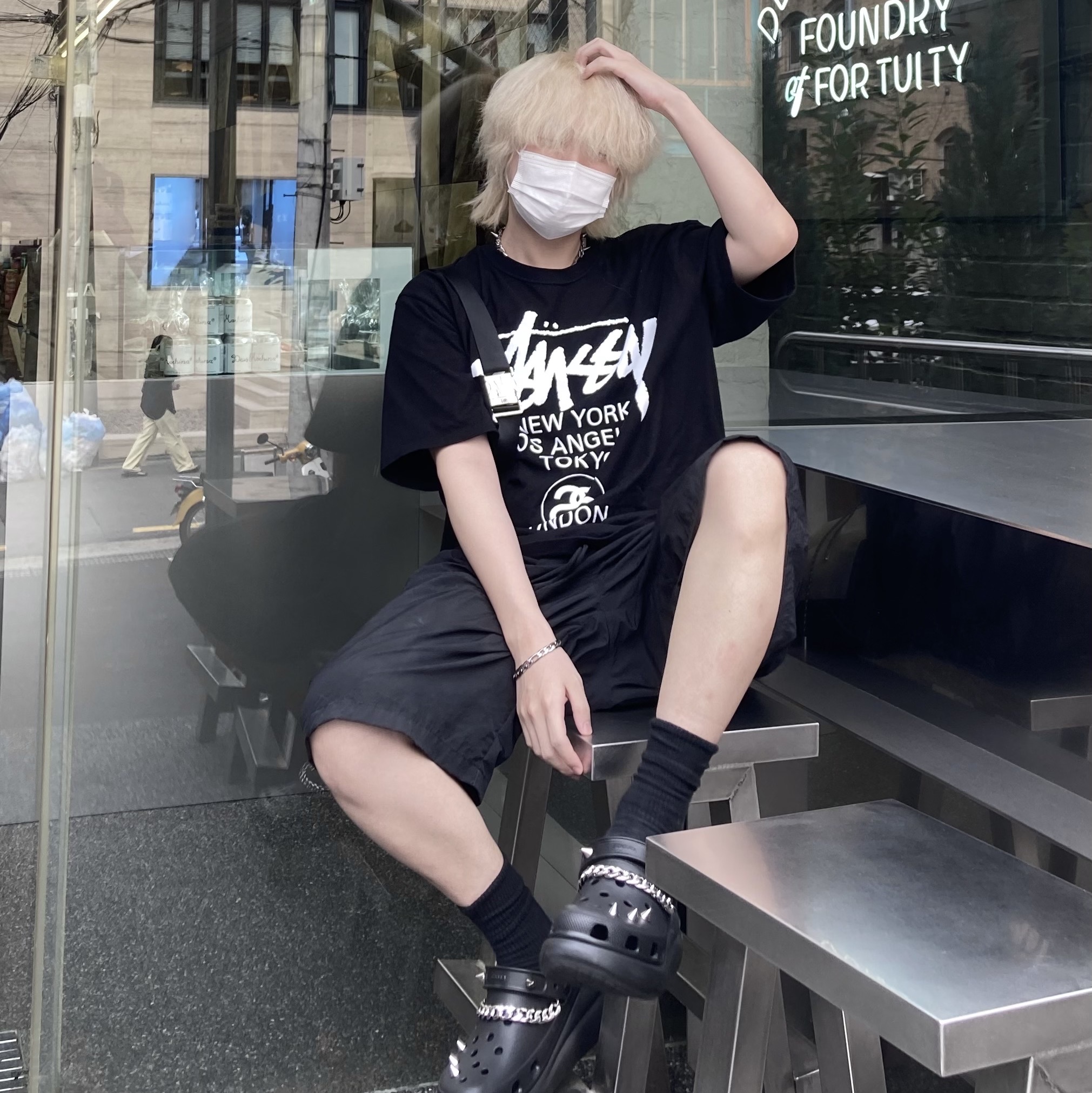 Stussy World Tour T-Shirt Black 착용 스타일