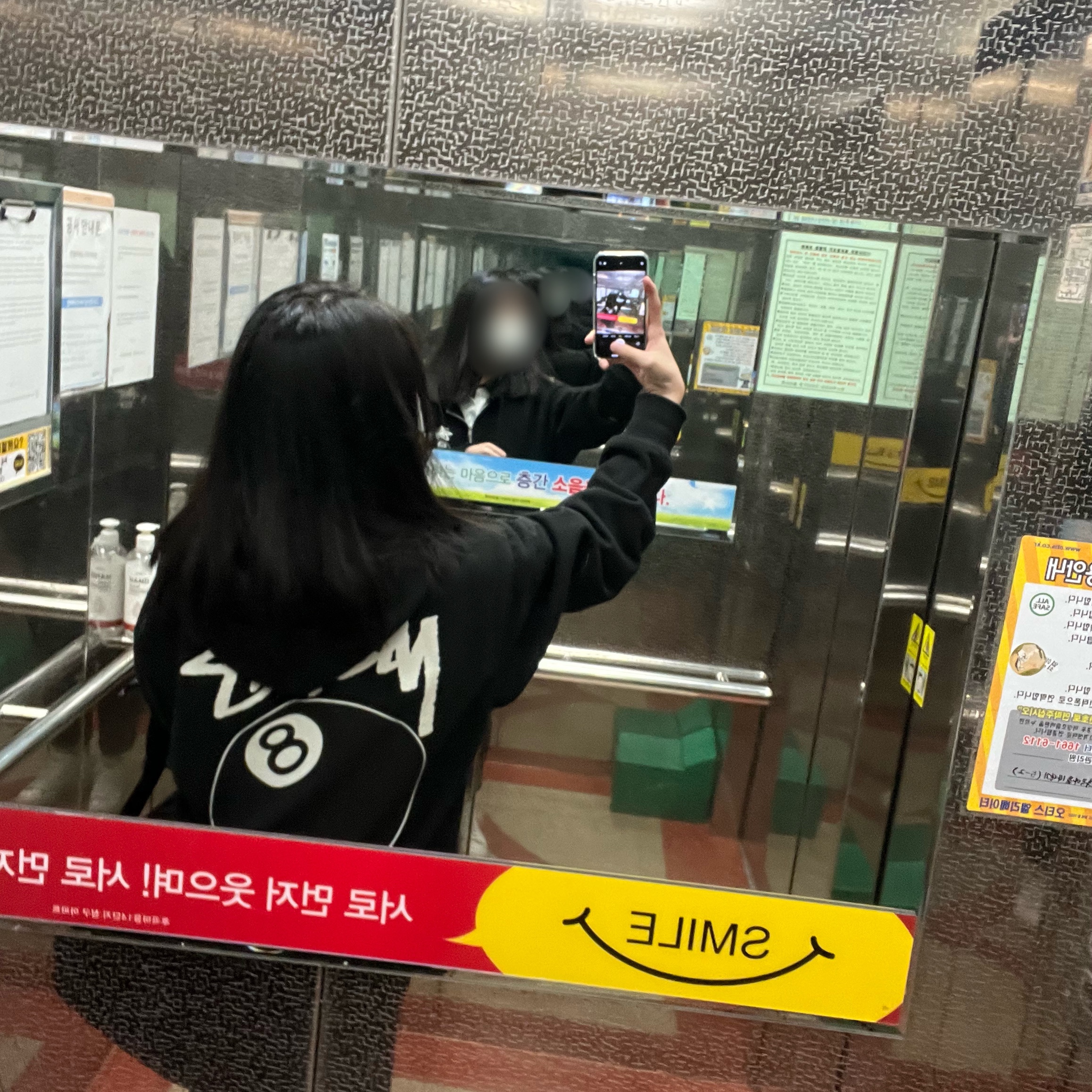 Stussy 8 Ball Zip Hoodie Black - 22SS, Apple iPhone 13 Pro 256GB Sierra Blue (Korean Ver.) 착용 스타일 - 1