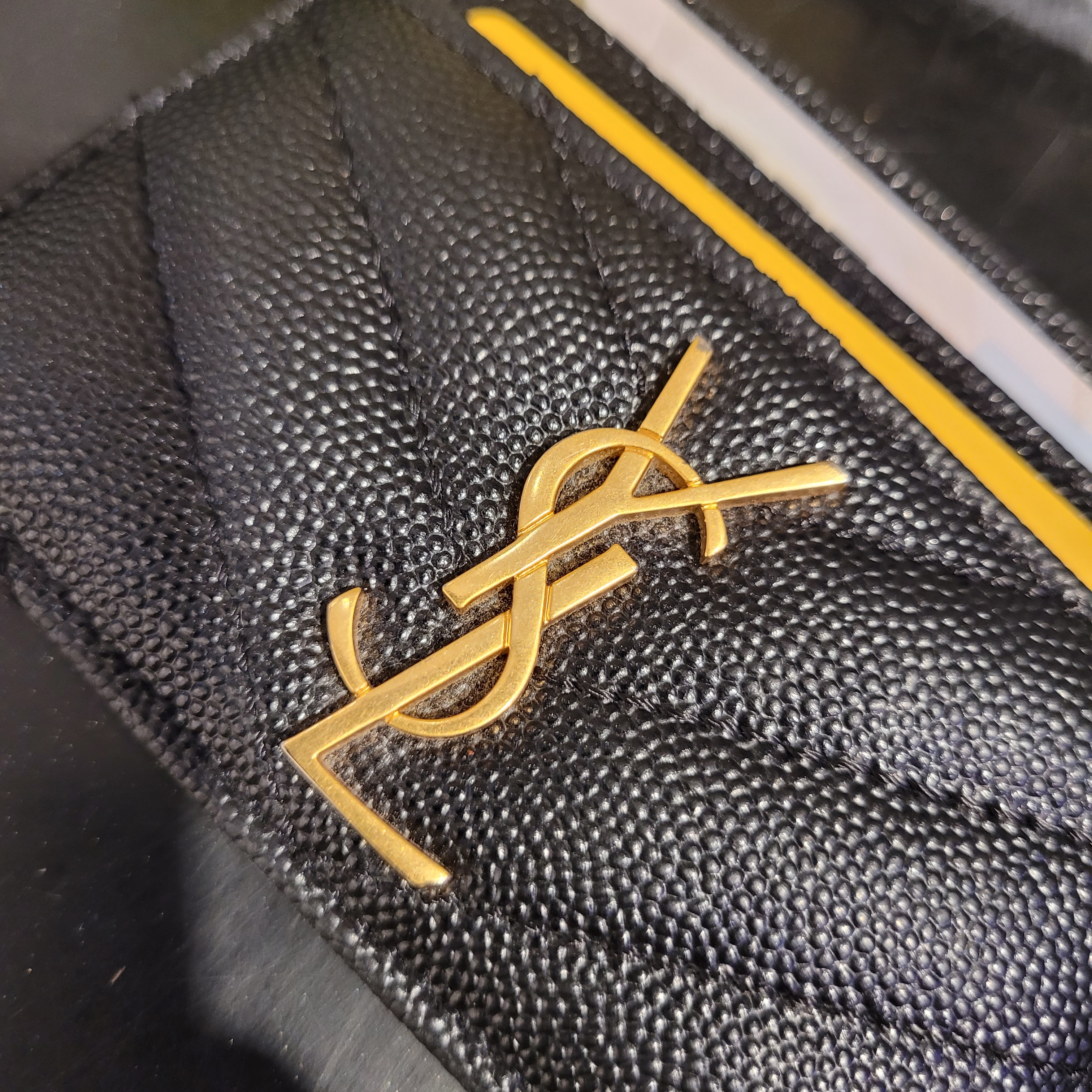 Saint Laurent Cassandre Matelasse Card Case in Grain De Poudre Embossed Leather Black 착용 스타일
