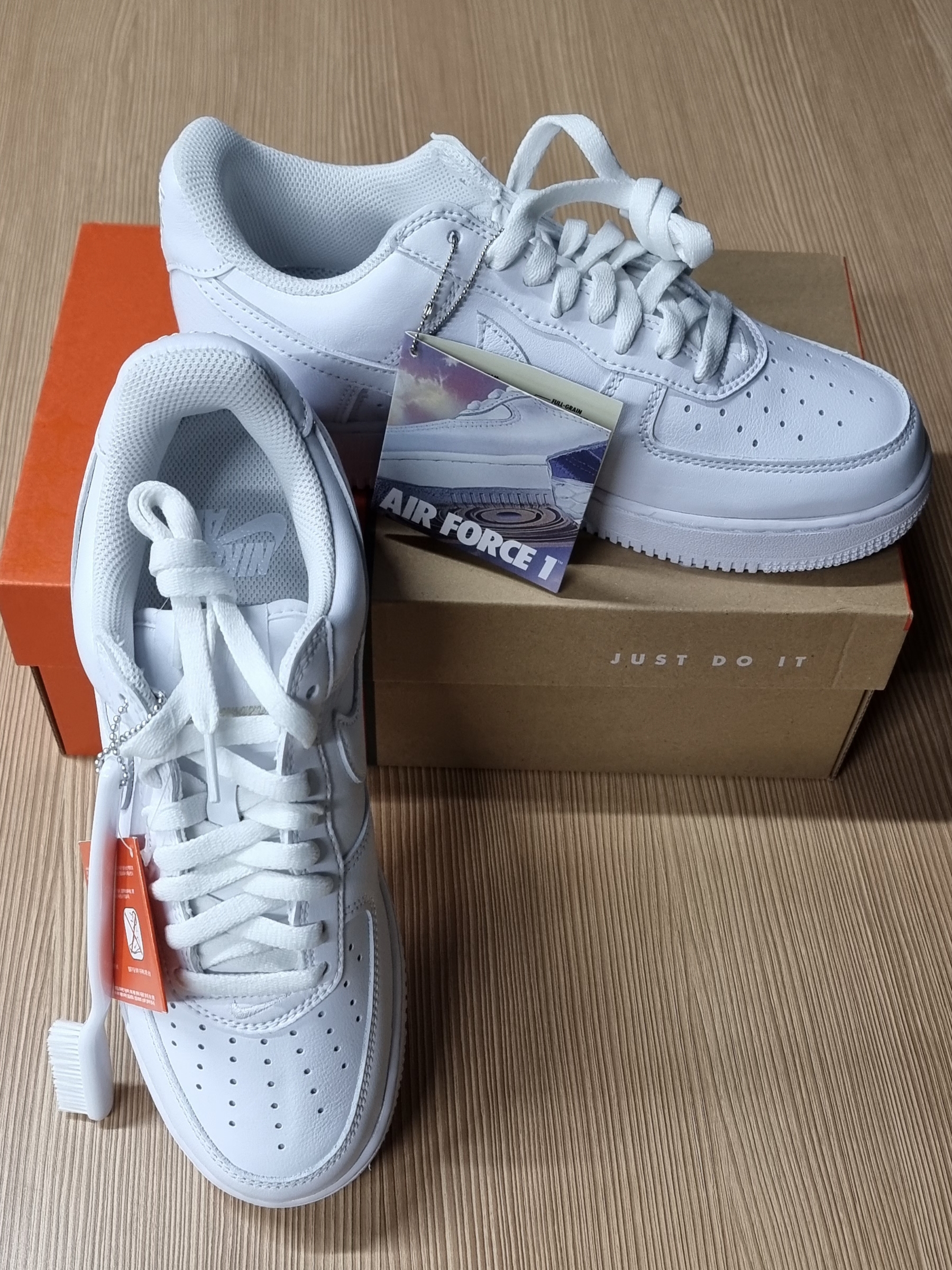 Nike Air Force 1 Low Retro Color of the Month White 착용 스타일 - 1