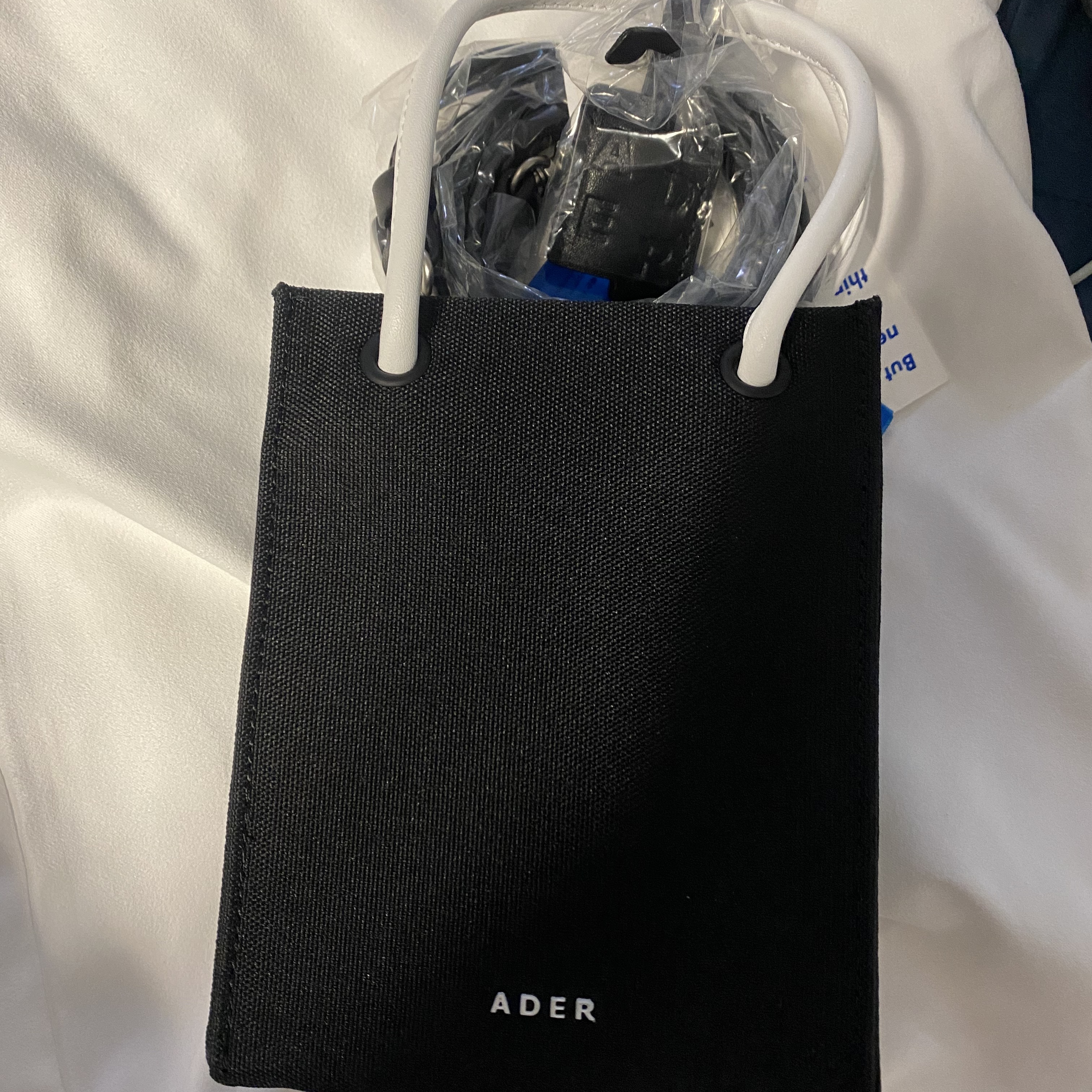 Ader Error Small Shopper Bag Noir 착용 스타일 - 1