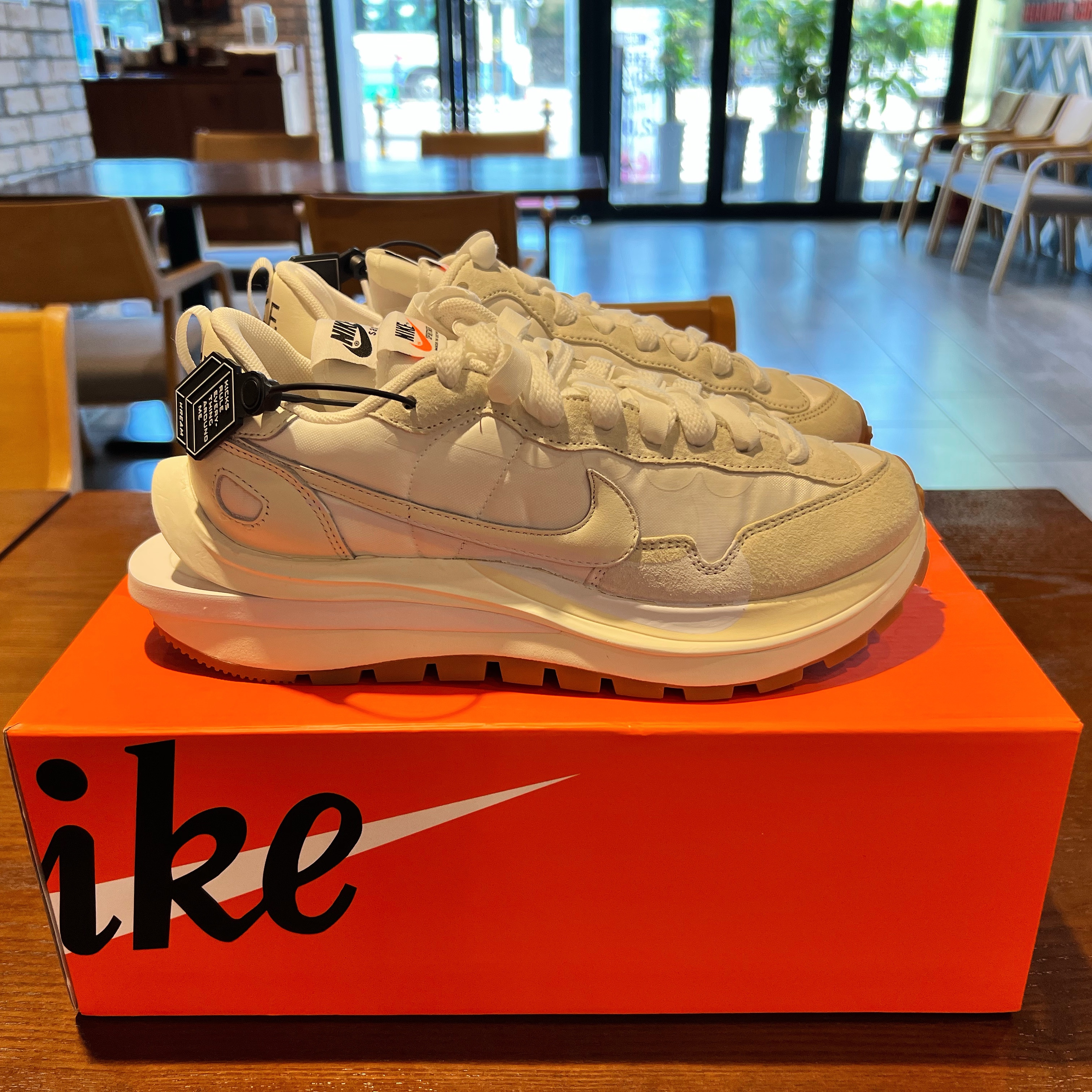 Nike x Sacai VaporWaffle White and Gum 착용 스타일