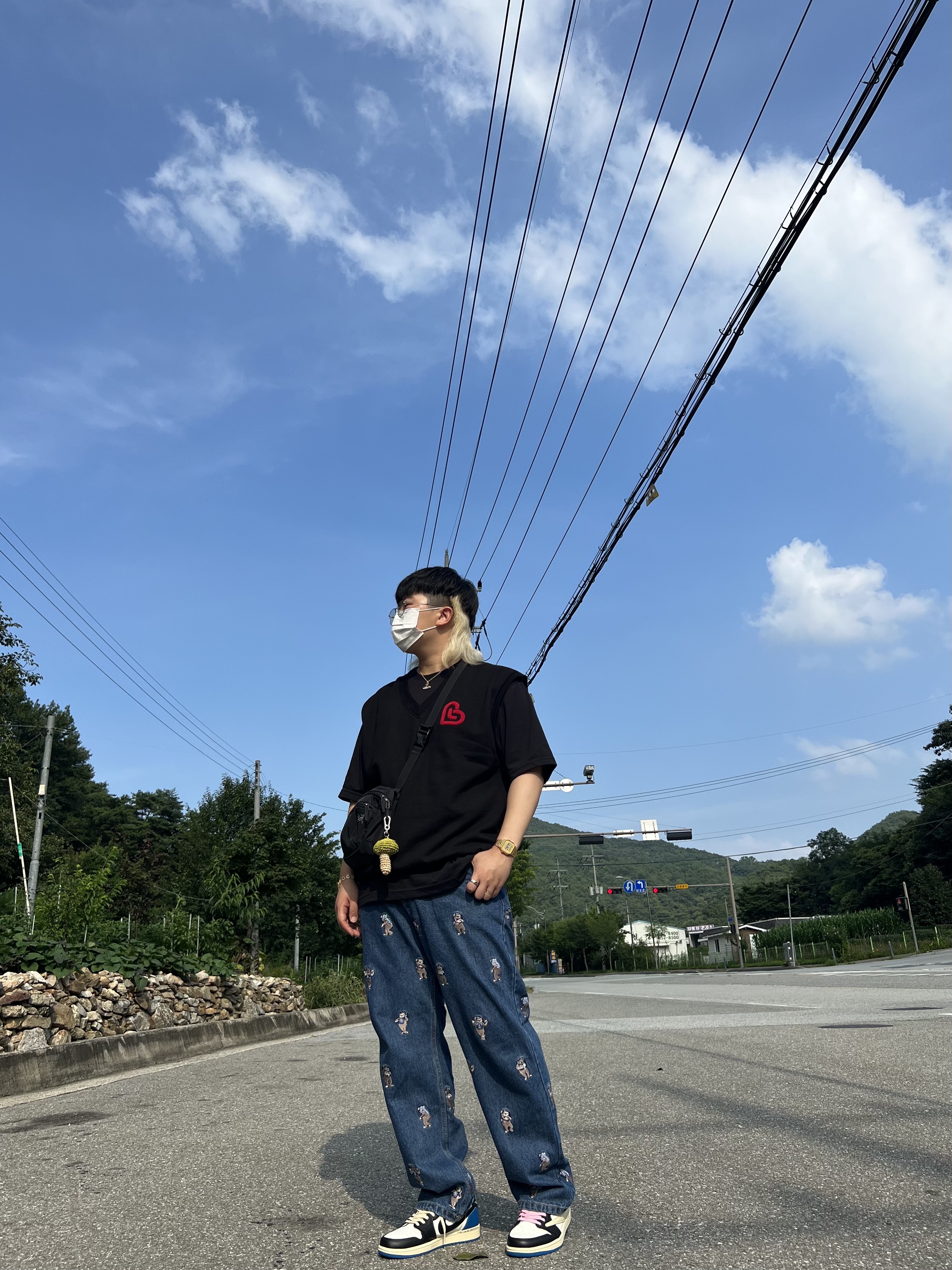 Jordan 1 x Travis Scott x Fragment Retro Low OG SP Military Blue, Arc'teryx Mantis 2 Waistpack Black 착용 스타일 - 2