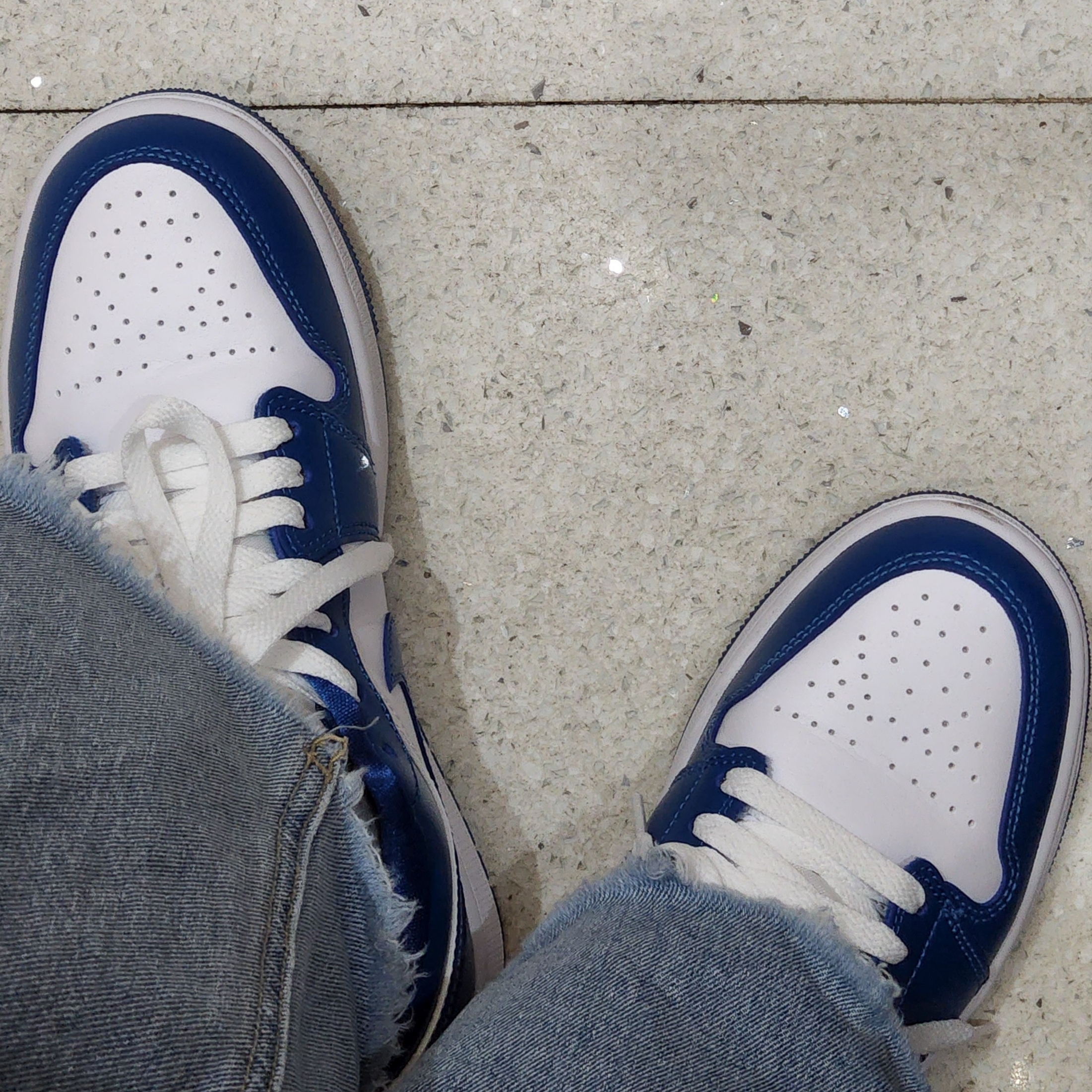 (W) Jordan 1 Low White Dark Marina Blue 착용 스타일 - 3