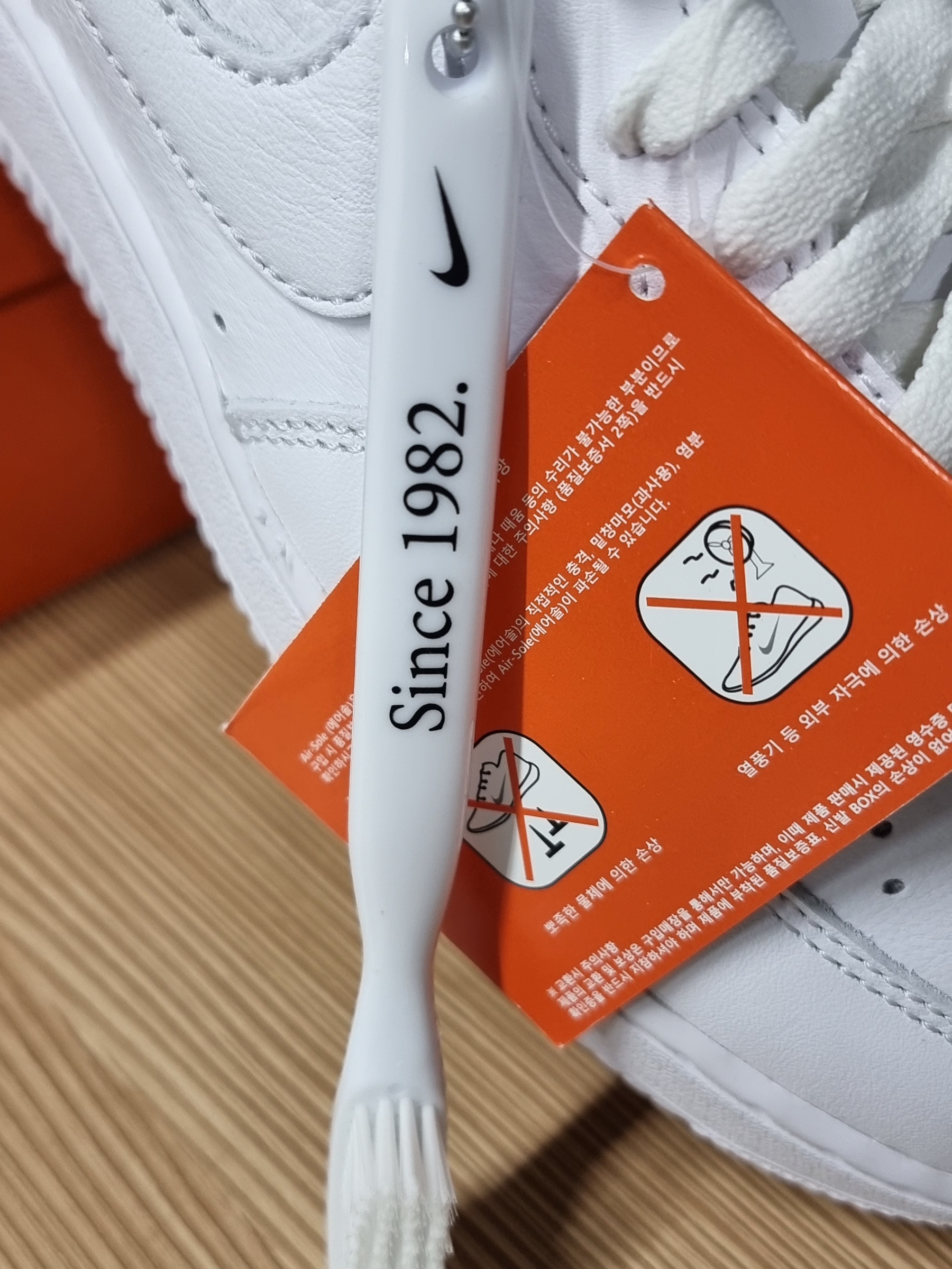 Nike Air Force 1 Low Retro Color of the Month White 착용 스타일 - 2