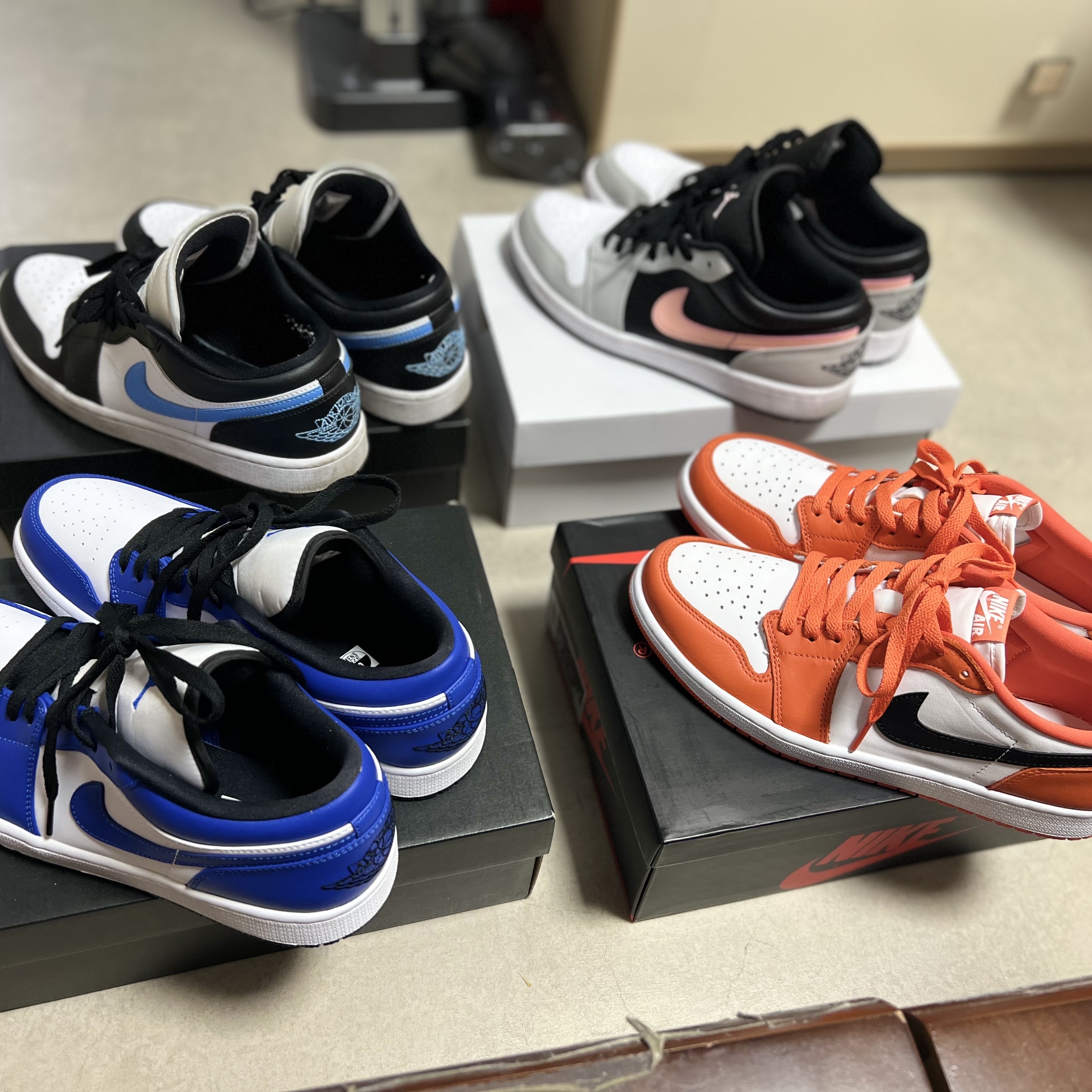 Jordan 1 Low Hyper Royal, Jordan 1 Low OG Starfish 착용 스타일 - 1