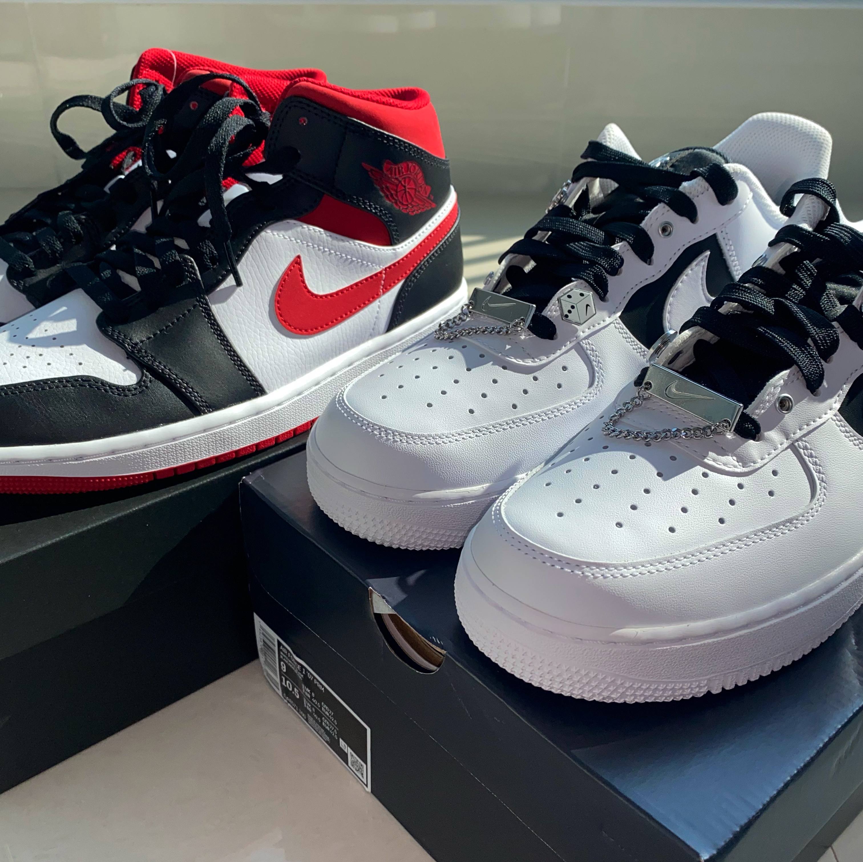 Jordan 1 Mid Gym Red Black White, Nike Air Force 1 '07 PRM White Black 착용 스타일