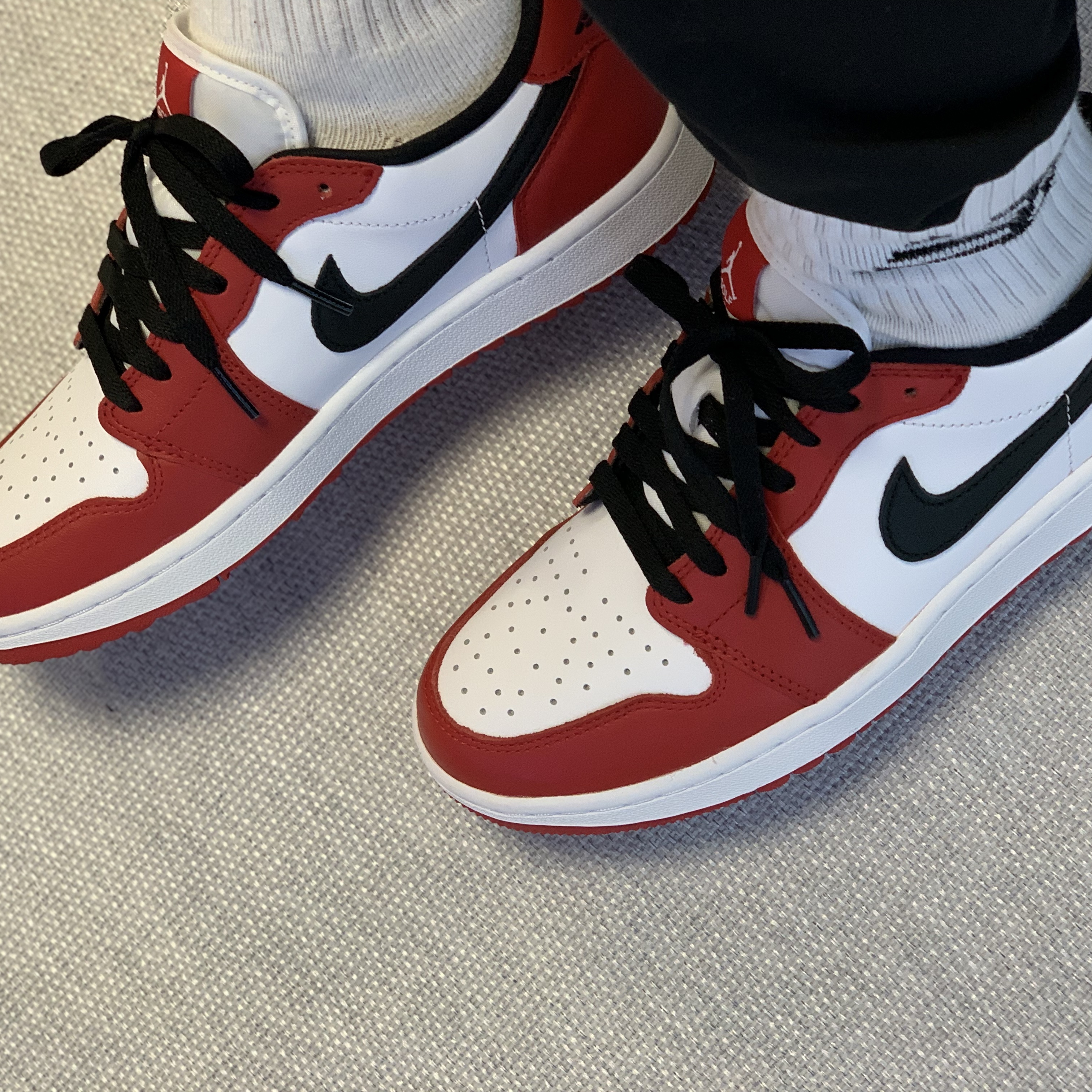 Jordan 1 Low Golf Chicago 착용 스타일 - 3