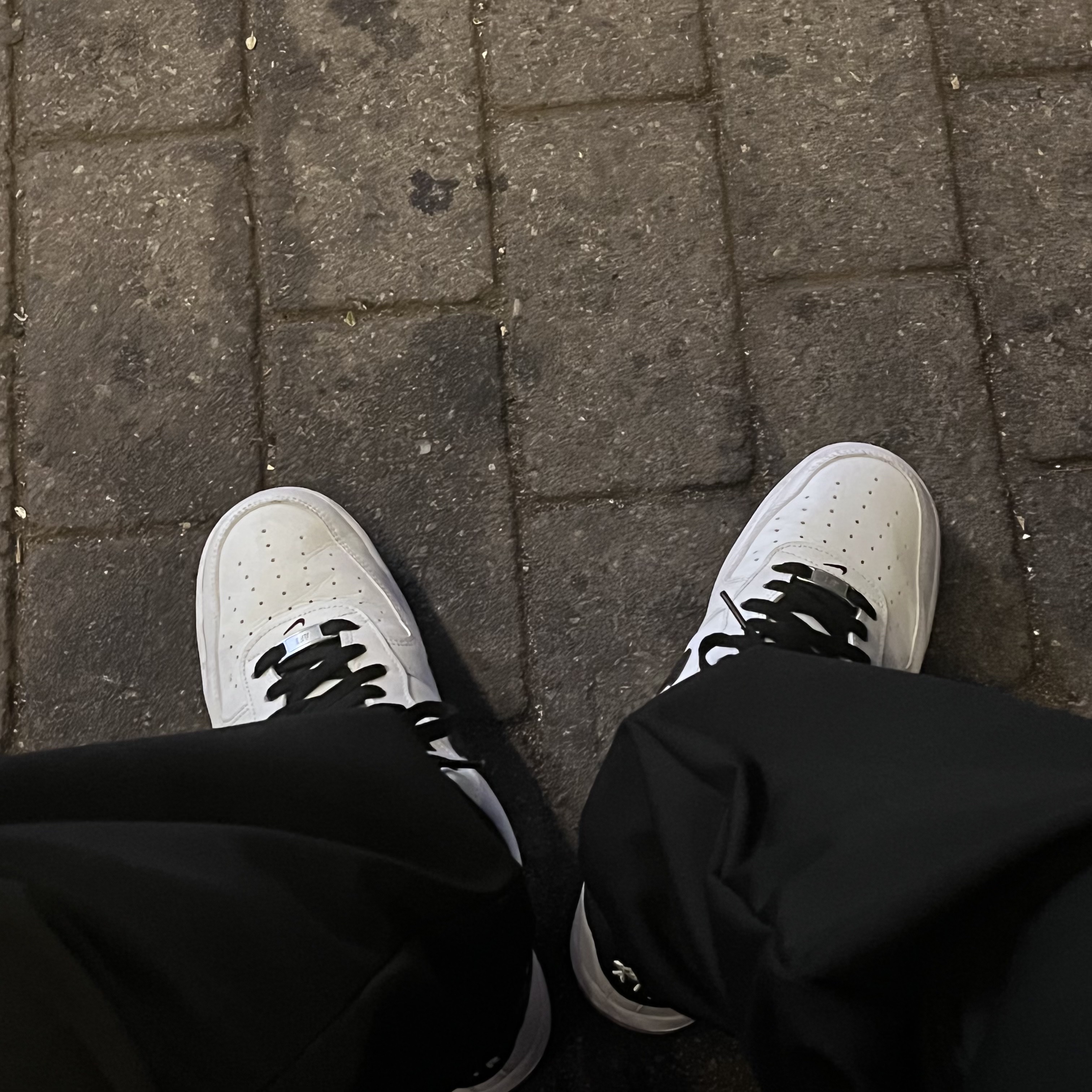 Nike Air Force 1 '07 White Black 착용 스타일 - 1