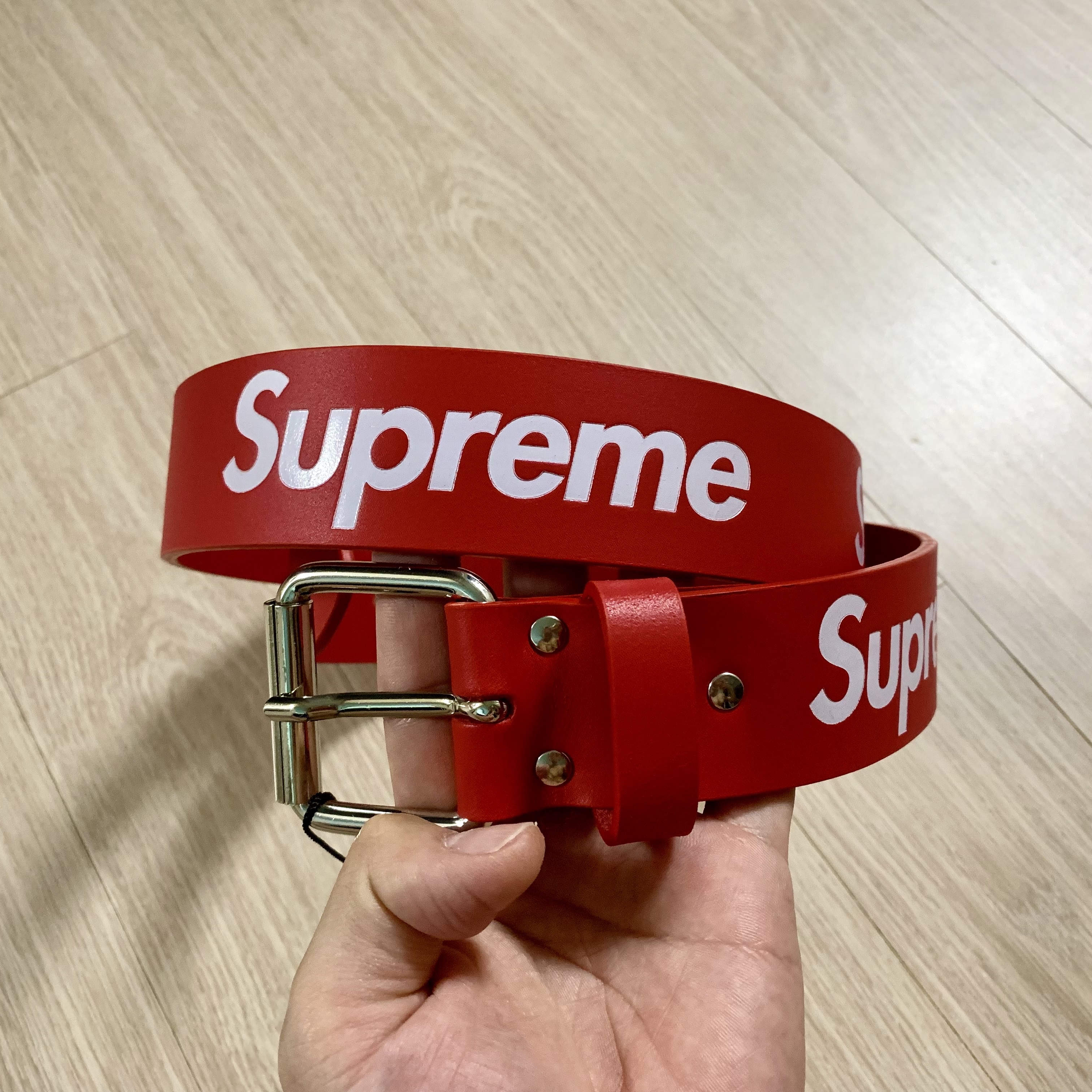 Supreme Repeat Leather Belt Red - 22SS 착용 스타일 - 1