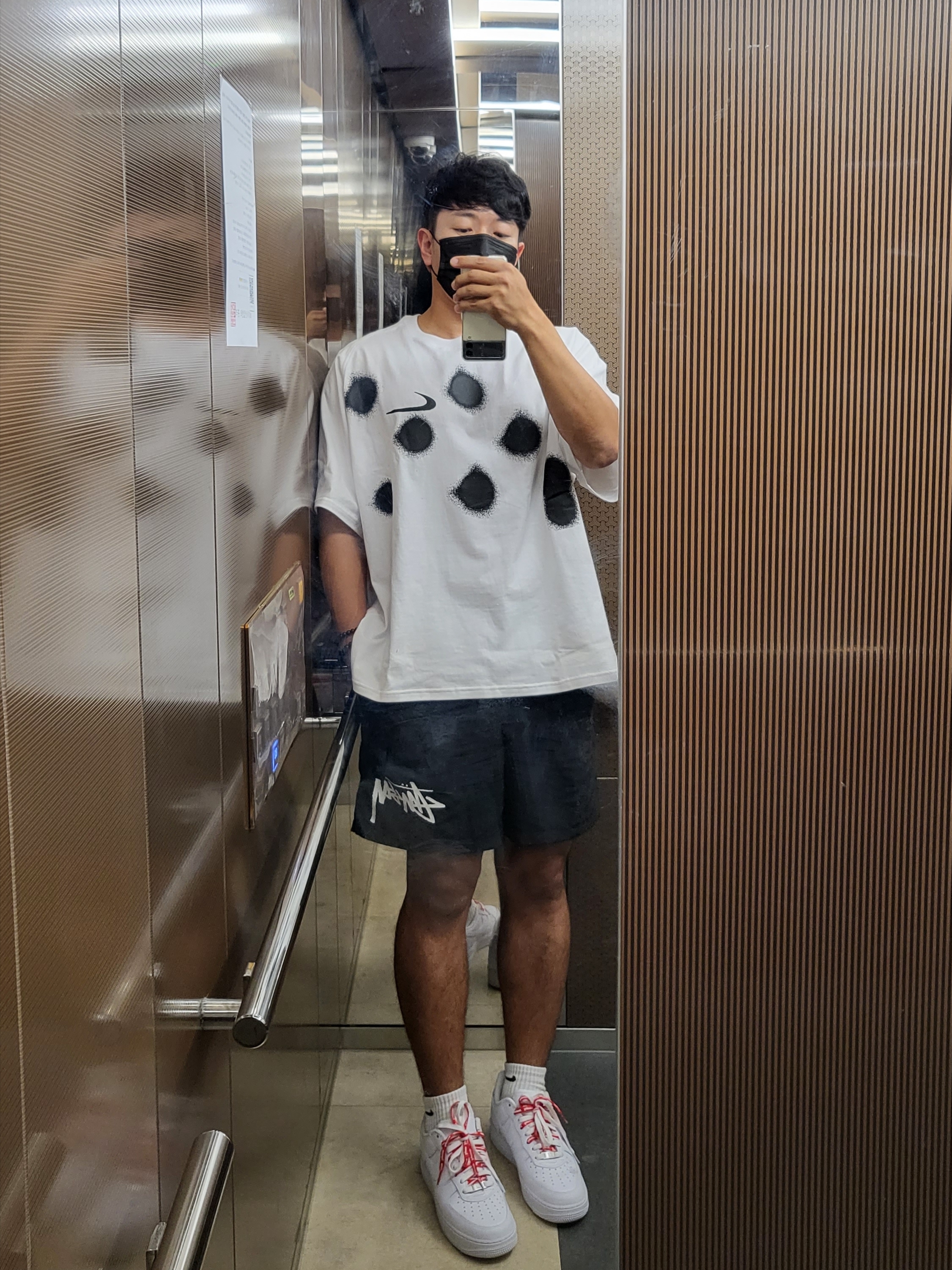 Nike x Supreme Air Force 1 Low White, Stussy Big Stock Water Shorts Black 착용 스타일