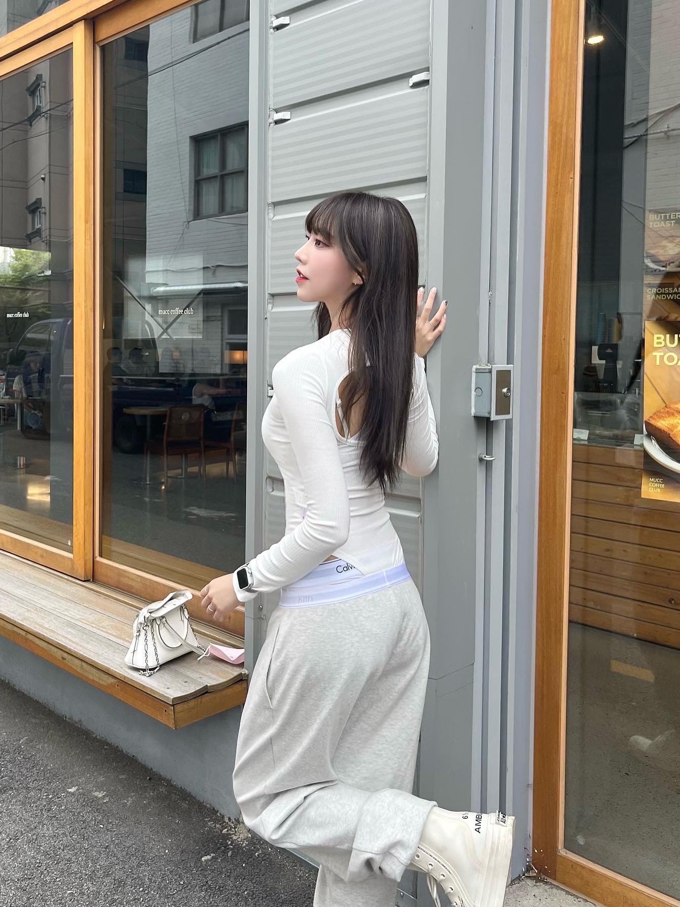 Converse x Ambush Chuck 70 Hi White, (W) Palace x CK1 Bikini Classic White - 22SS 착용 스타일 - 2
