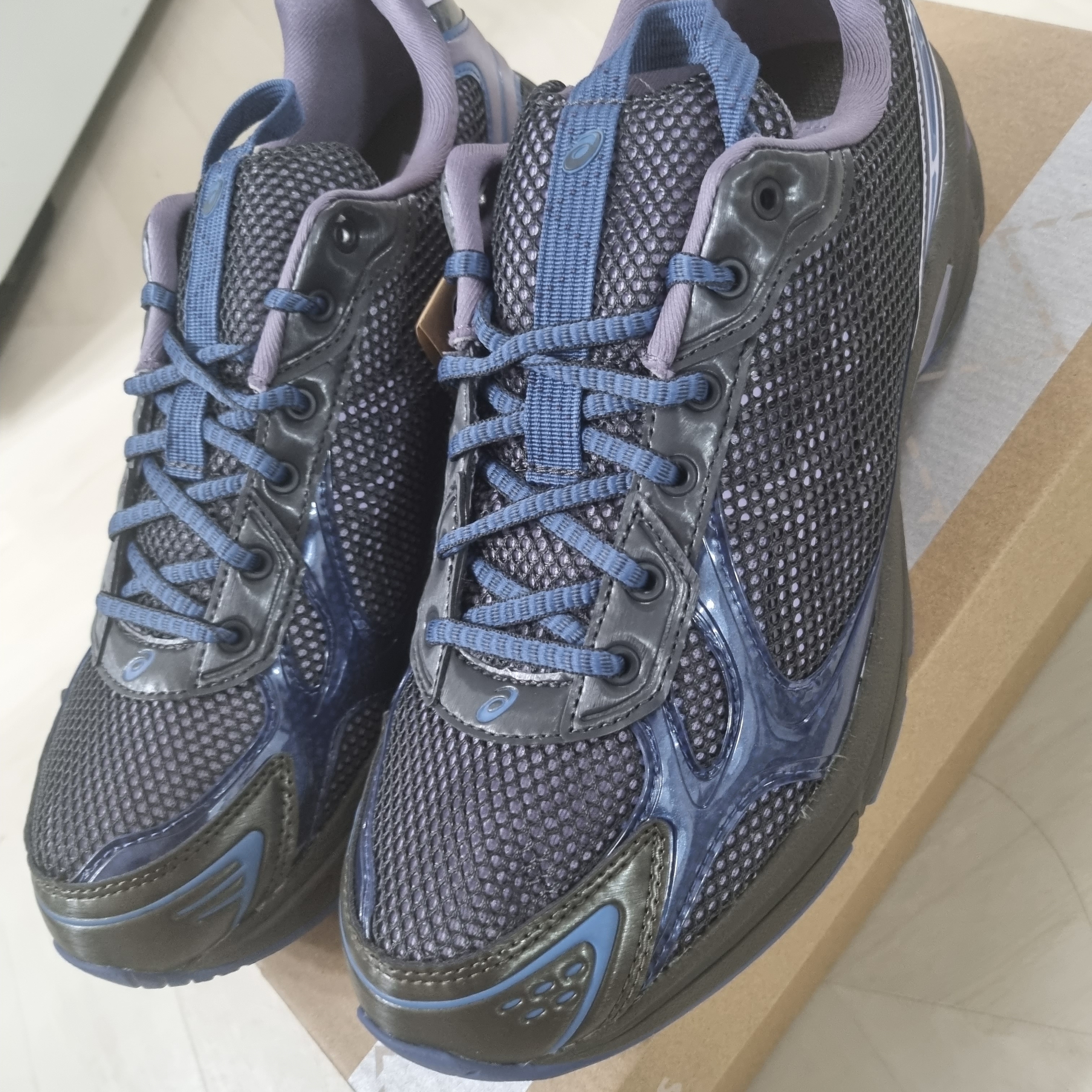 Asics UB4-S Gel-1130 Graphite Grey 착용 스타일