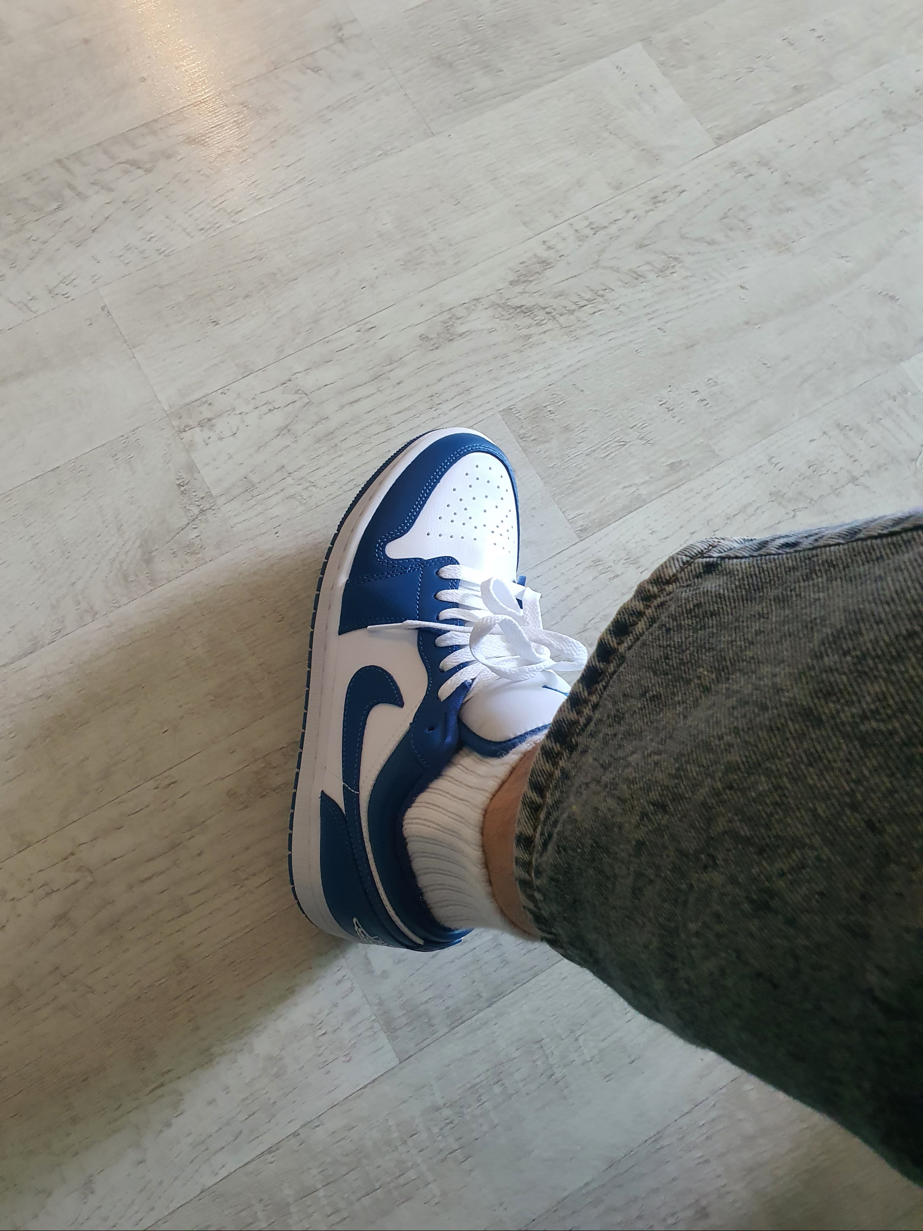 (W) Jordan 1 Low White Dark Marina Blue 착용 스타일 - 5