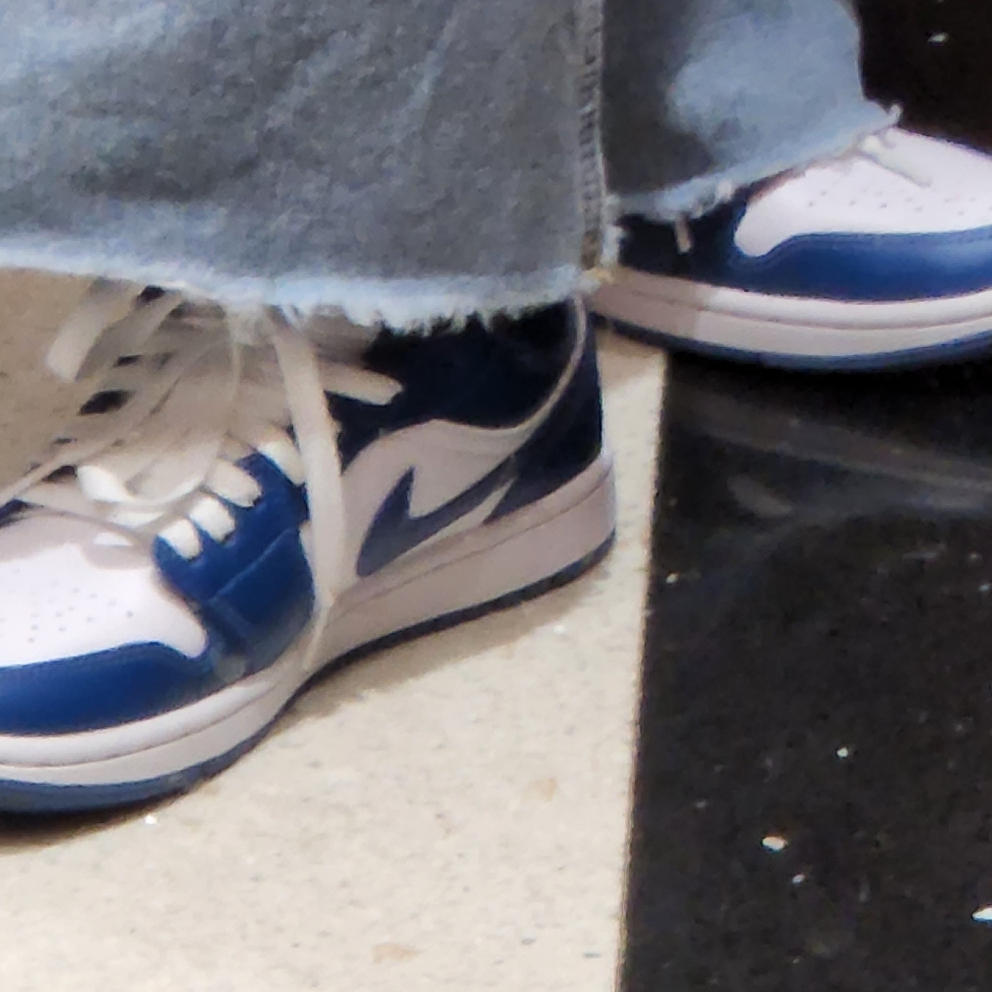(W) Jordan 1 Low White Dark Marina Blue 착용 스타일 - 2