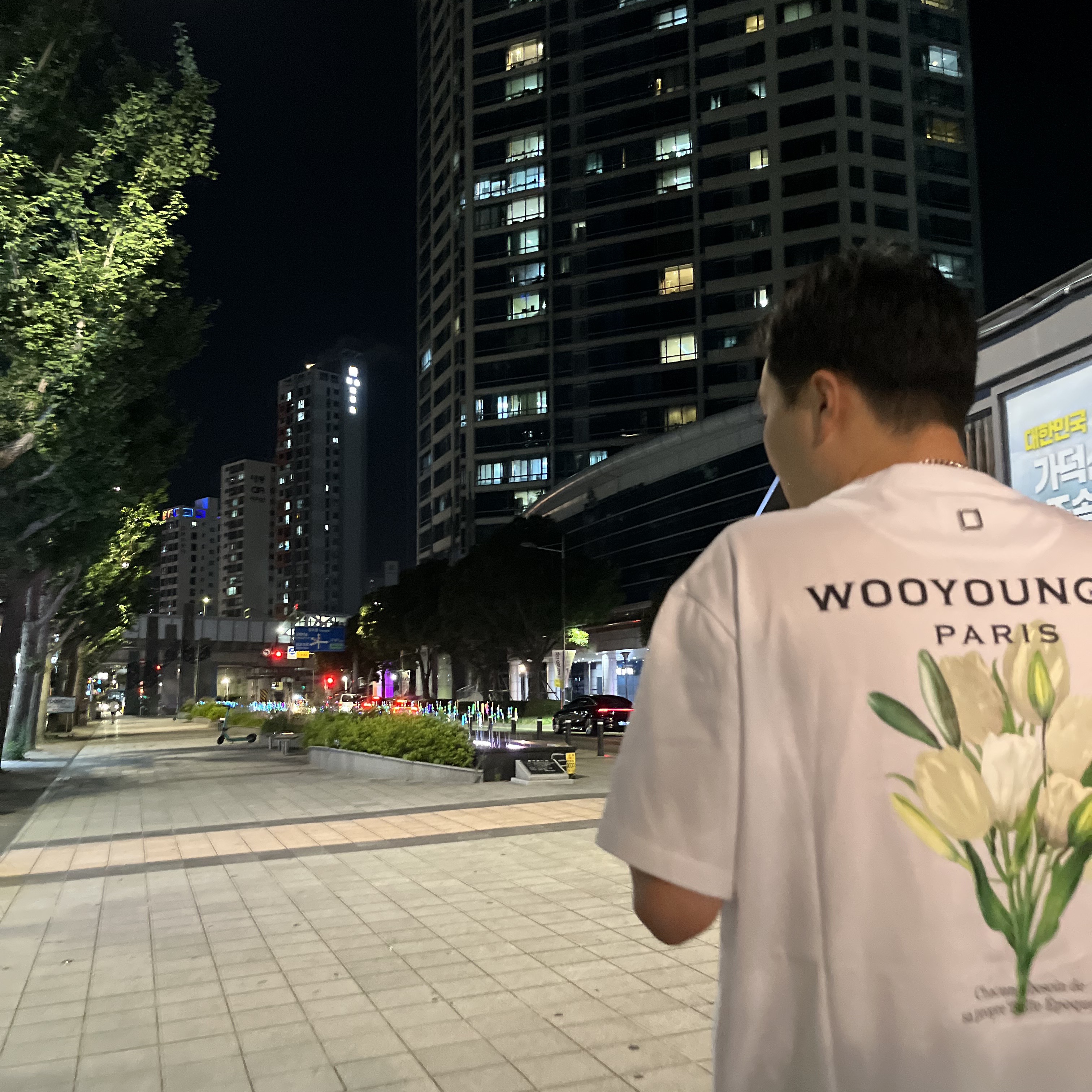 Wooyoungmi Flower Print Back Logo T-Shirt White - 22SS, IAB Studio Woven Shorts Gray 착용 스타일 - 4