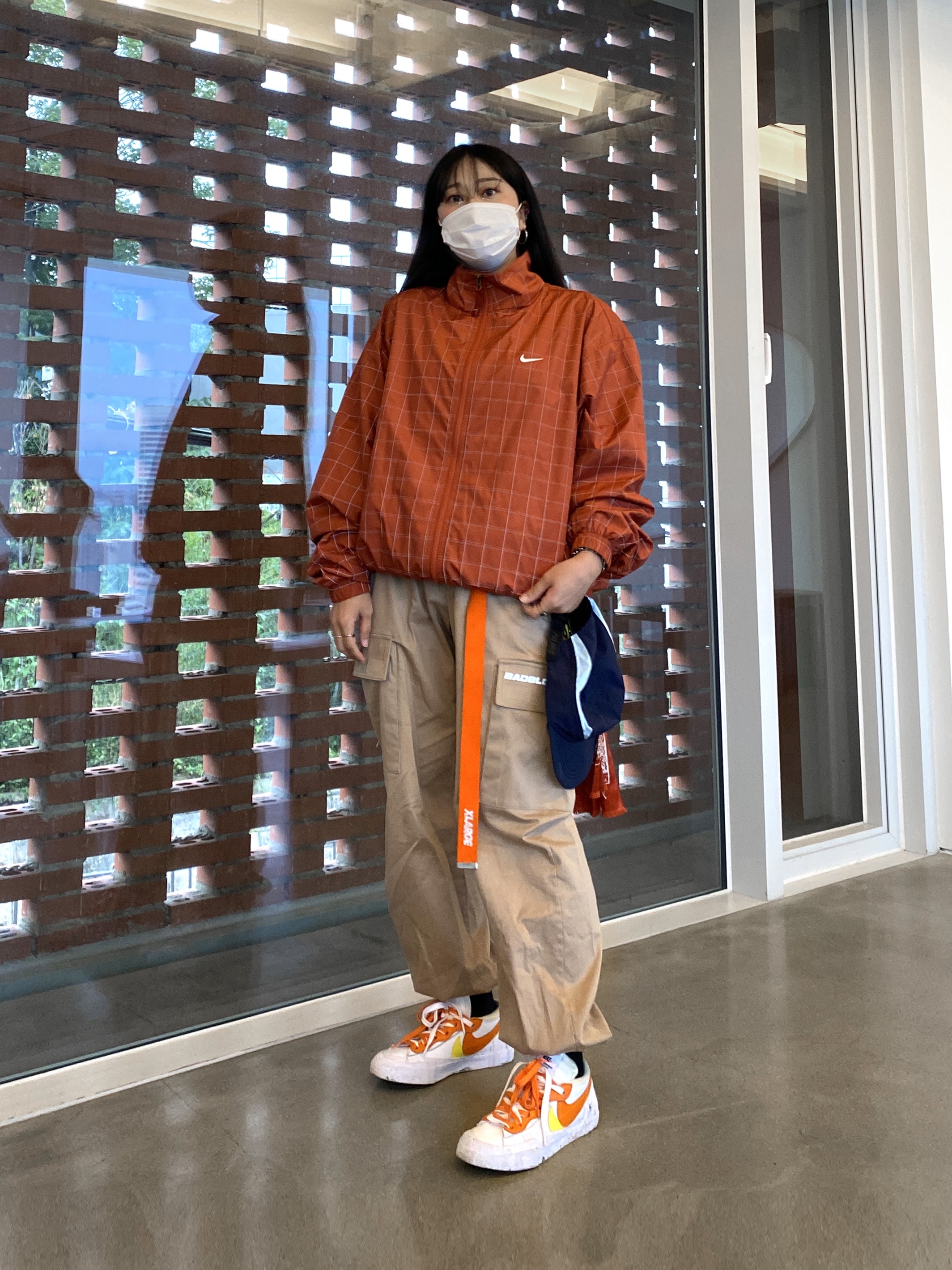 Nike x Sacai Blazer Low Magma Orange 착용 스타일 - 2