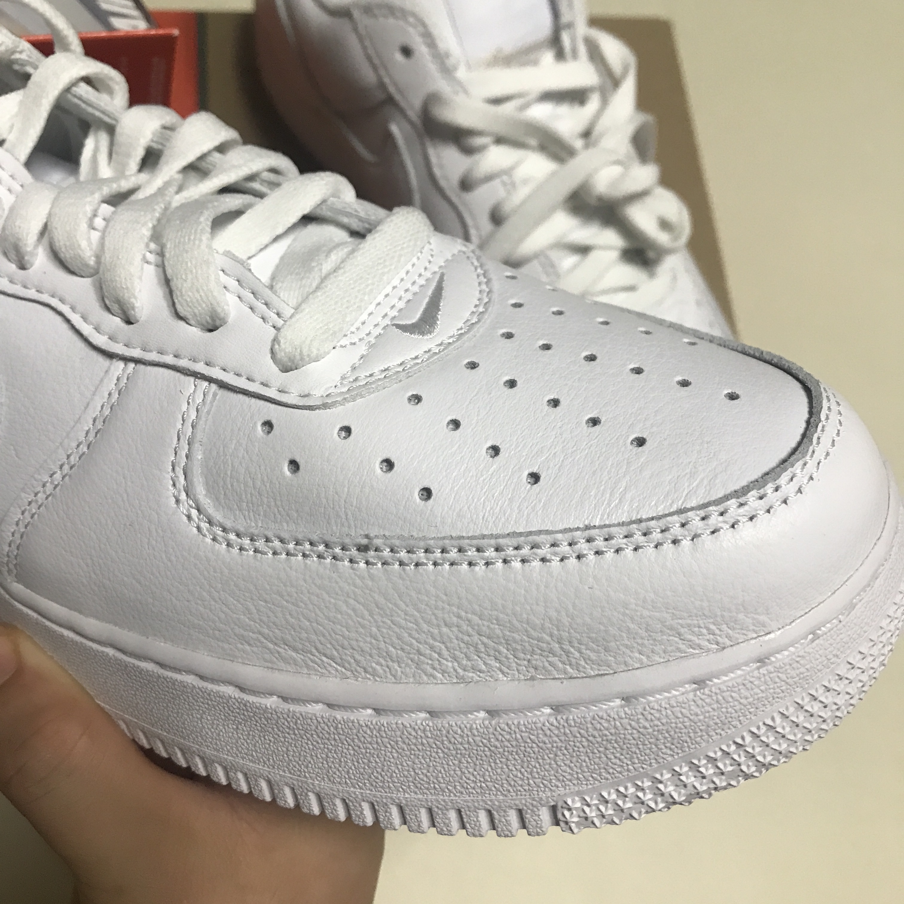 Nike Air Force 1 Low Retro Color of the Month White 착용 스타일 - 2