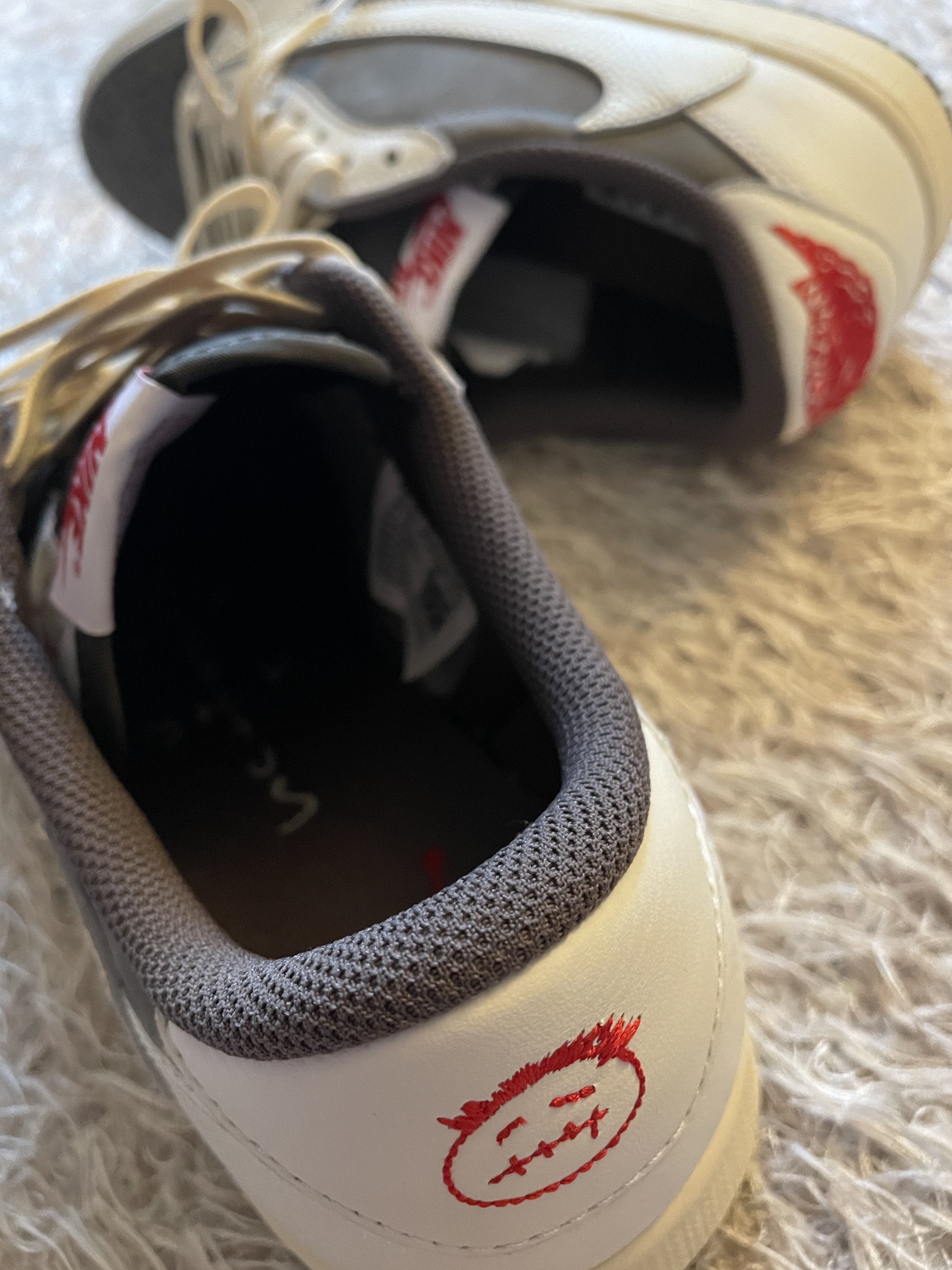 Jordan 1 x Travis Scott Retro Low OG SP Sail and Ridgerock, Jordan 1 x Travis Scott x Fragment Retro Low OG SP Military Blue 착용 스타일 - 2