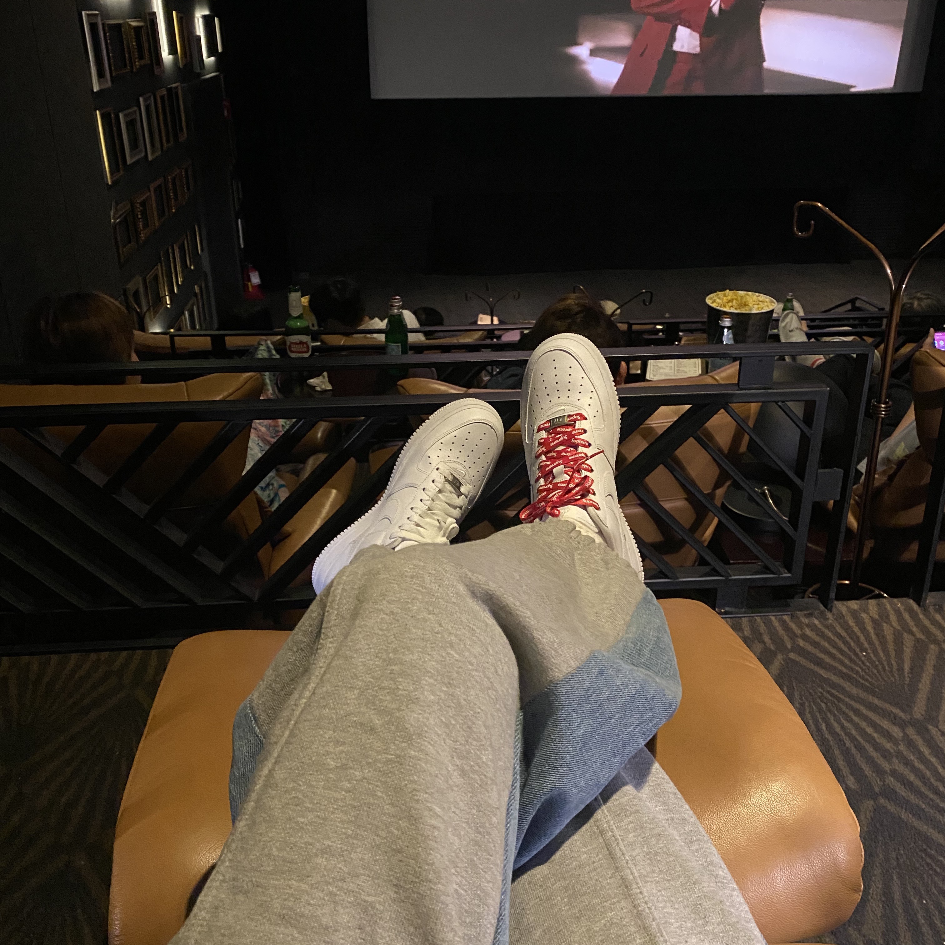 Nike x Supreme Air Force 1 Low White 착용 스타일 - 2