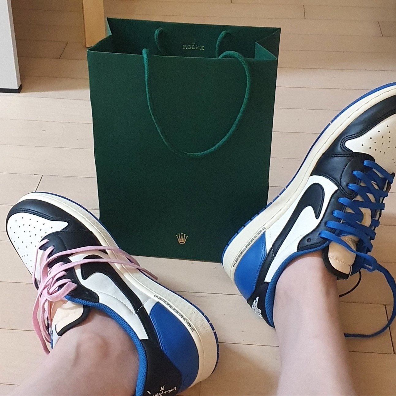 Jordan 1 x Travis Scott x Fragment Retro Low OG SP Military Blue 착용 스타일 - 1