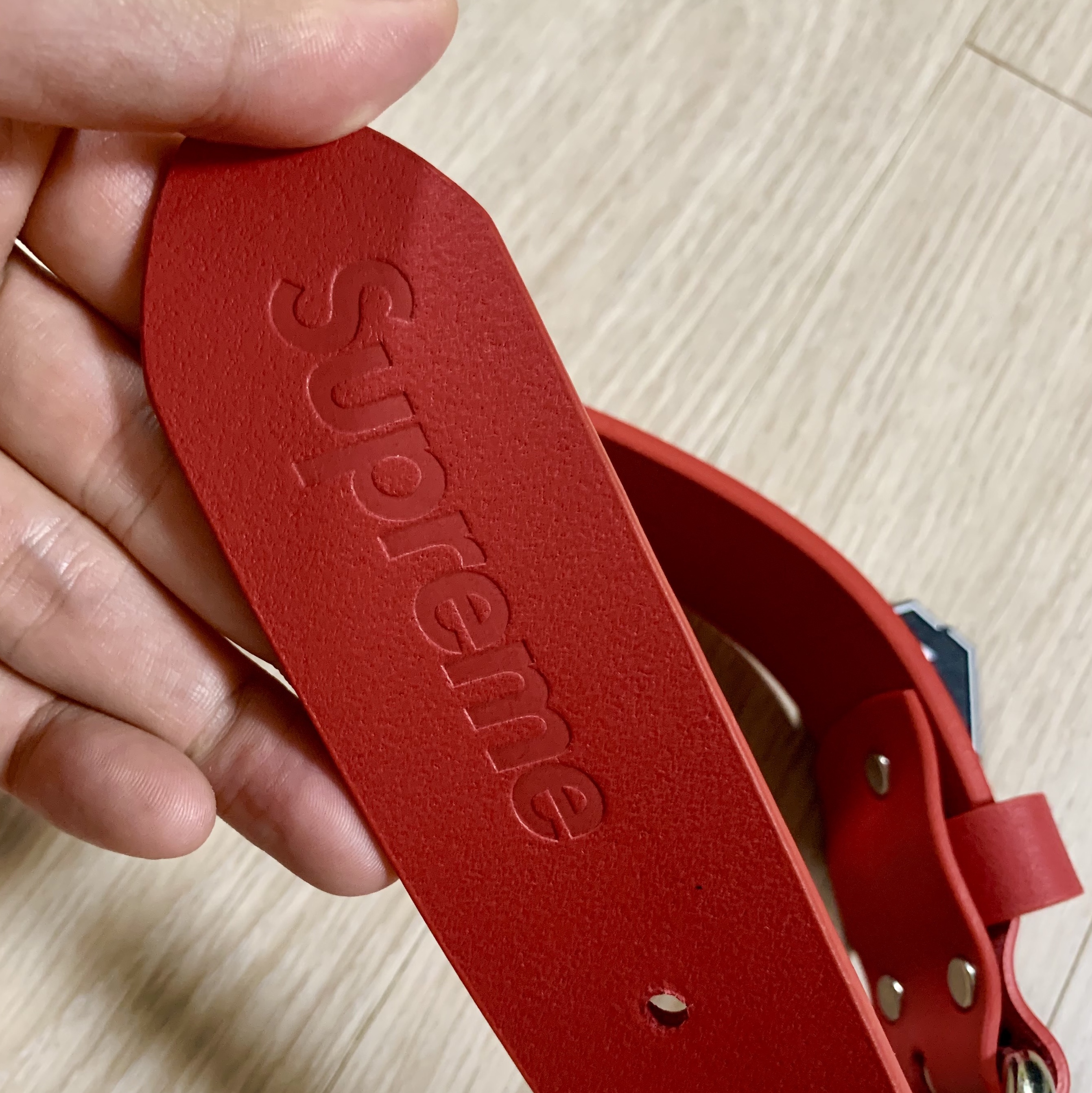 Supreme Repeat Leather Belt Red - 22SS 착용 스타일 - 2