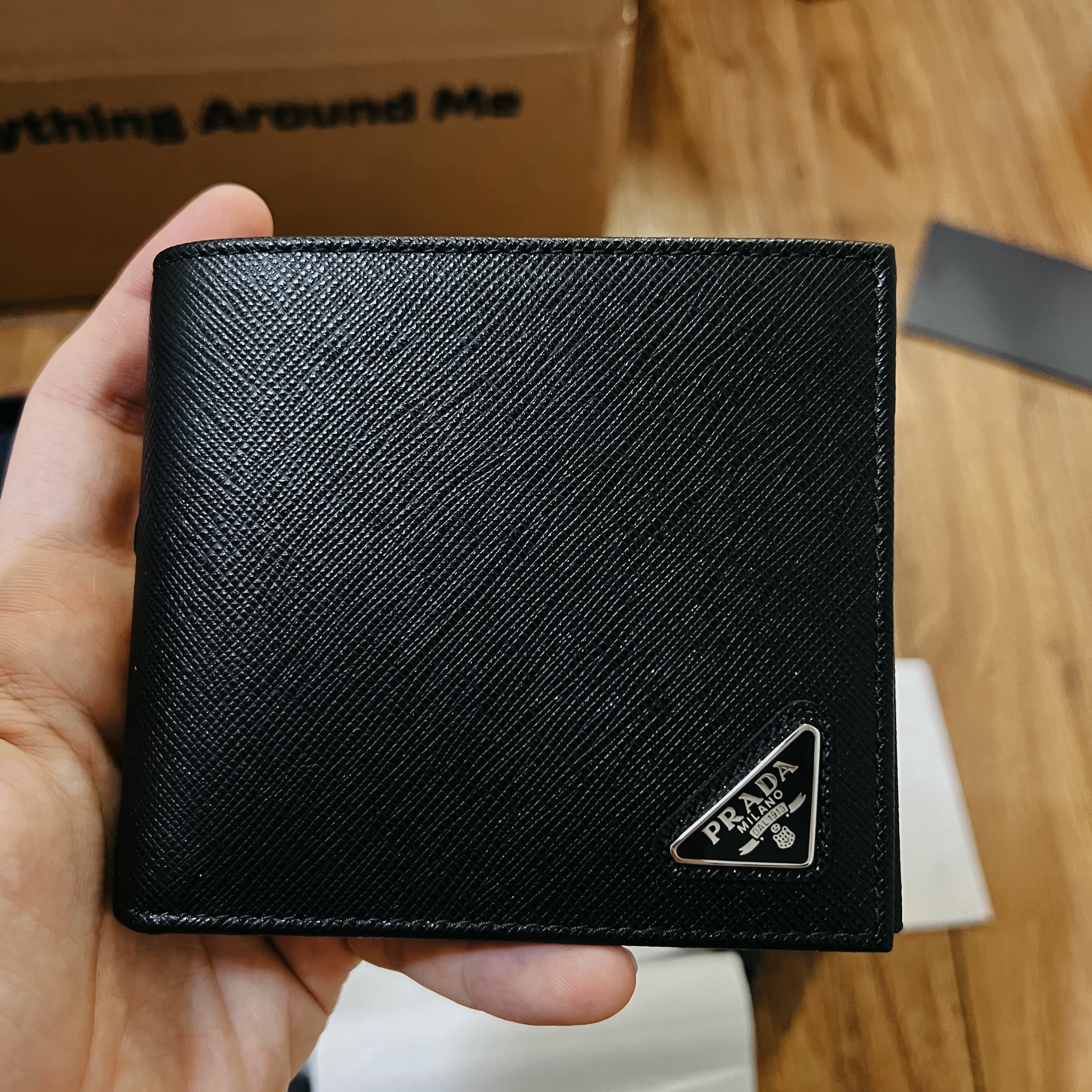 Prada Saffiano Leather Wallet Black 착용 스타일