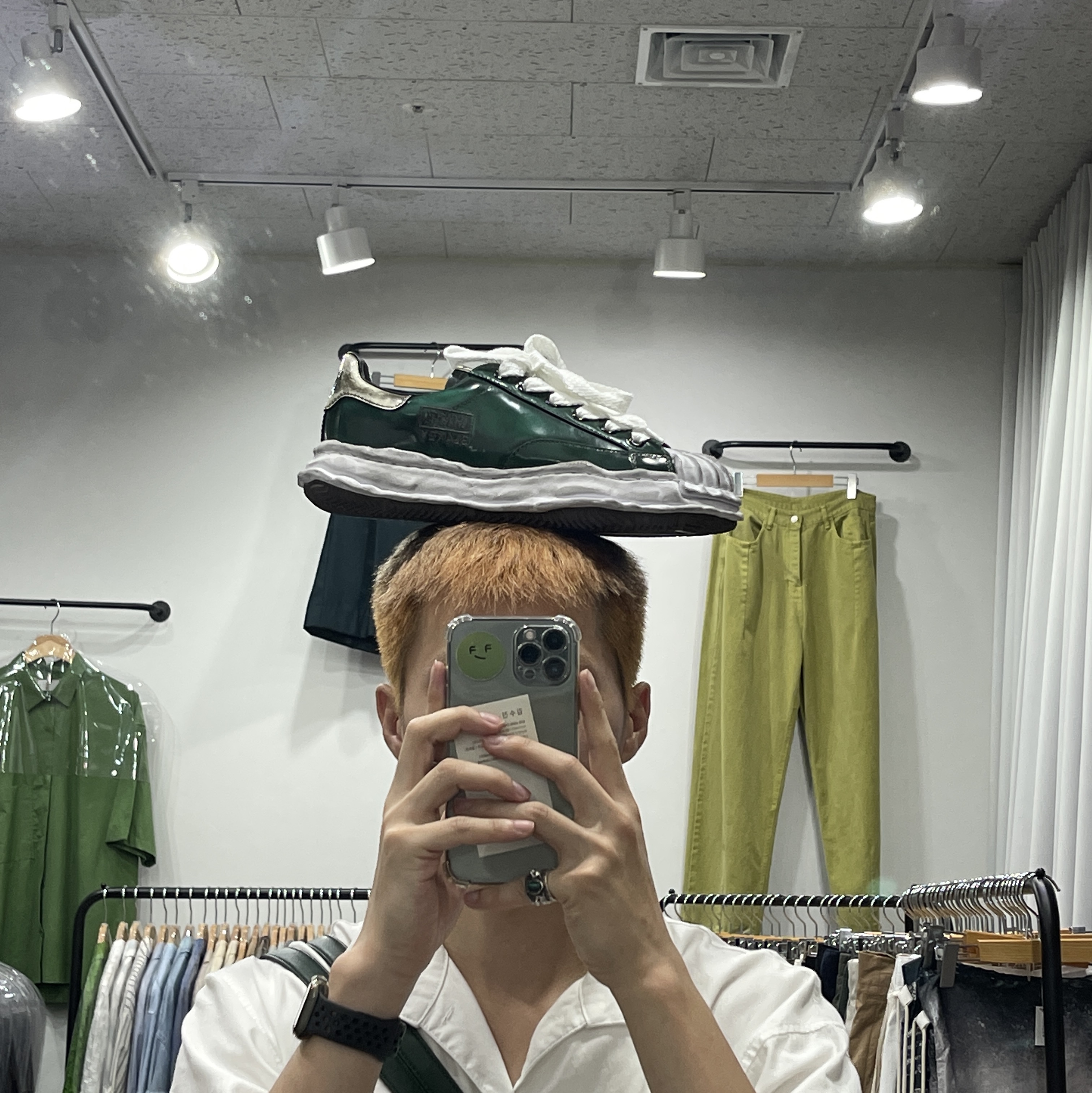 Maison Mihara Yasuhiro Blakey OG Sole Brushed Patent Low-top Sneakers Green 착용 스타일 - 1