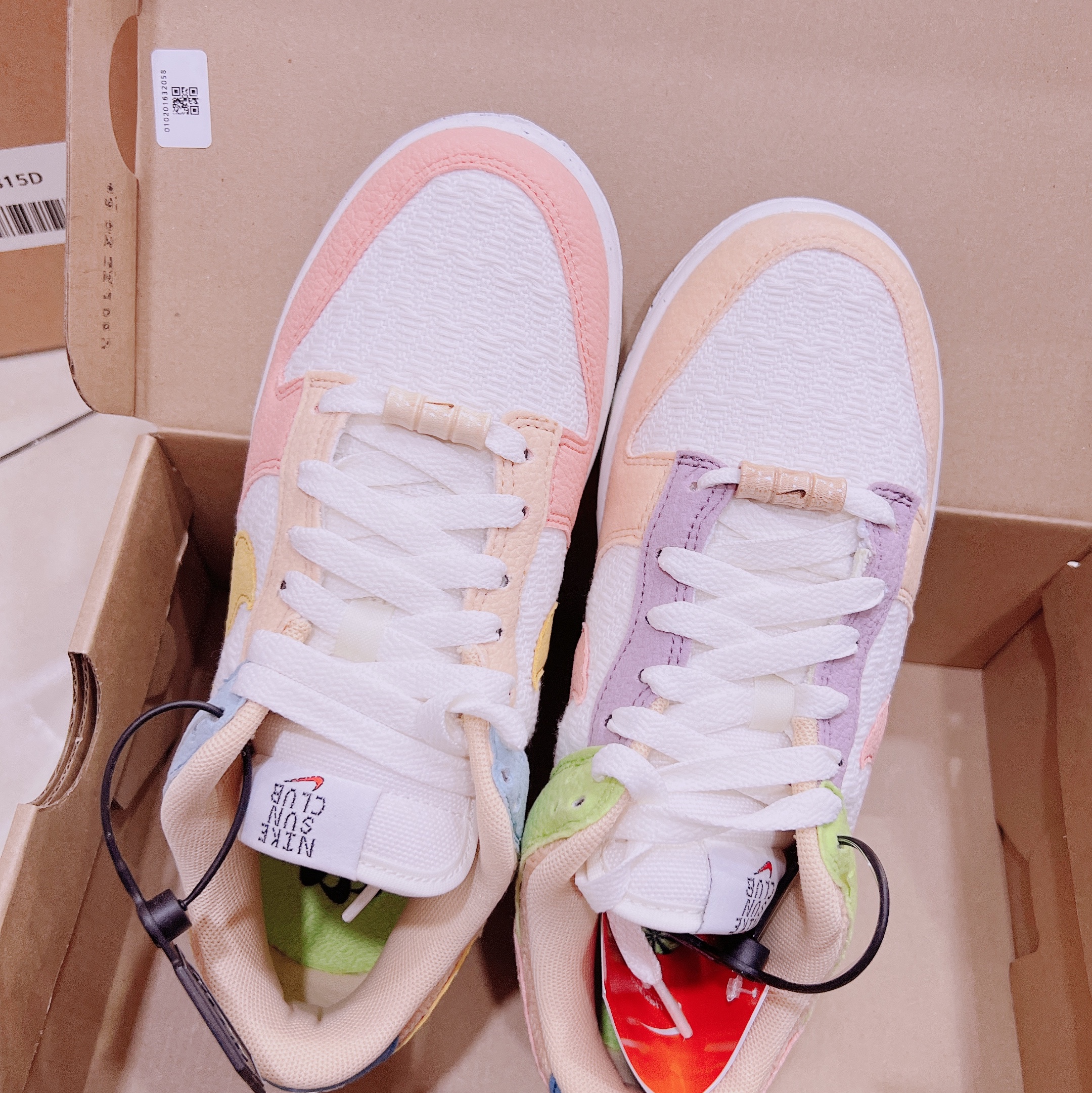 (W) Nike Dunk Low SE Sun Club Sanded Gold 착용 스타일 - 3