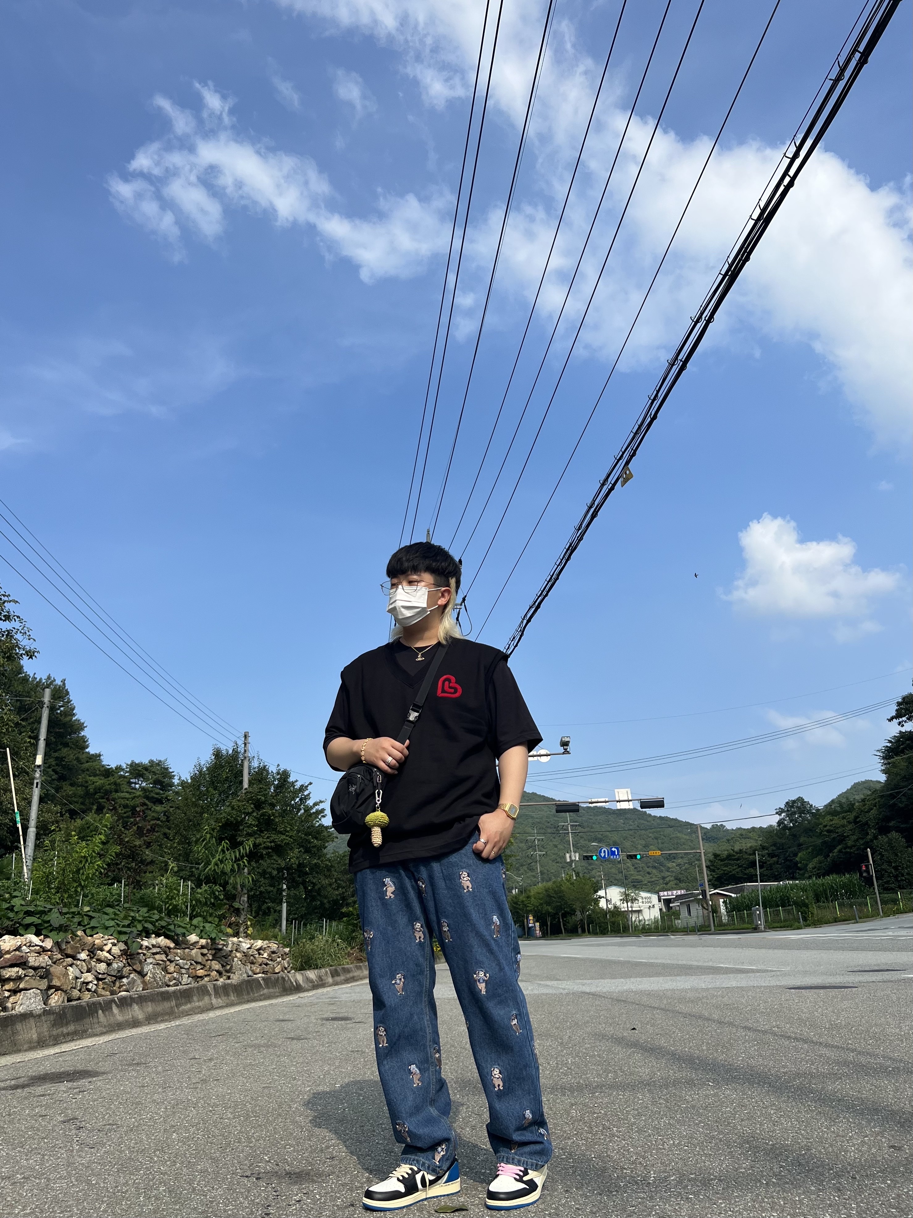 Jordan 1 x Travis Scott x Fragment Retro Low OG SP Military Blue, Arc'teryx Mantis 2 Waistpack Black 착용 스타일 - 1