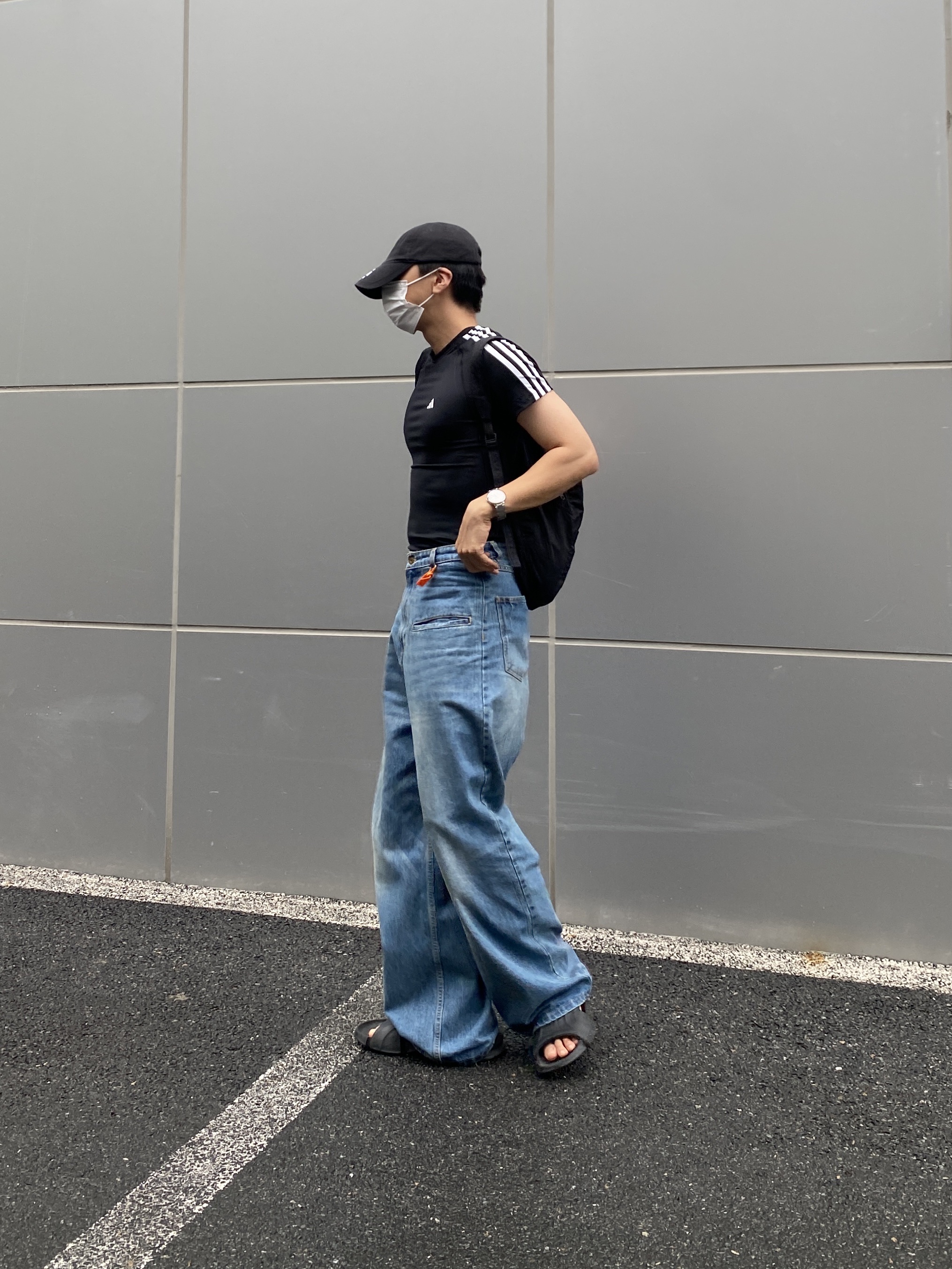 Our Legacy Slim Backpack Black Dense Liquid Nylon 착용 스타일 - 2