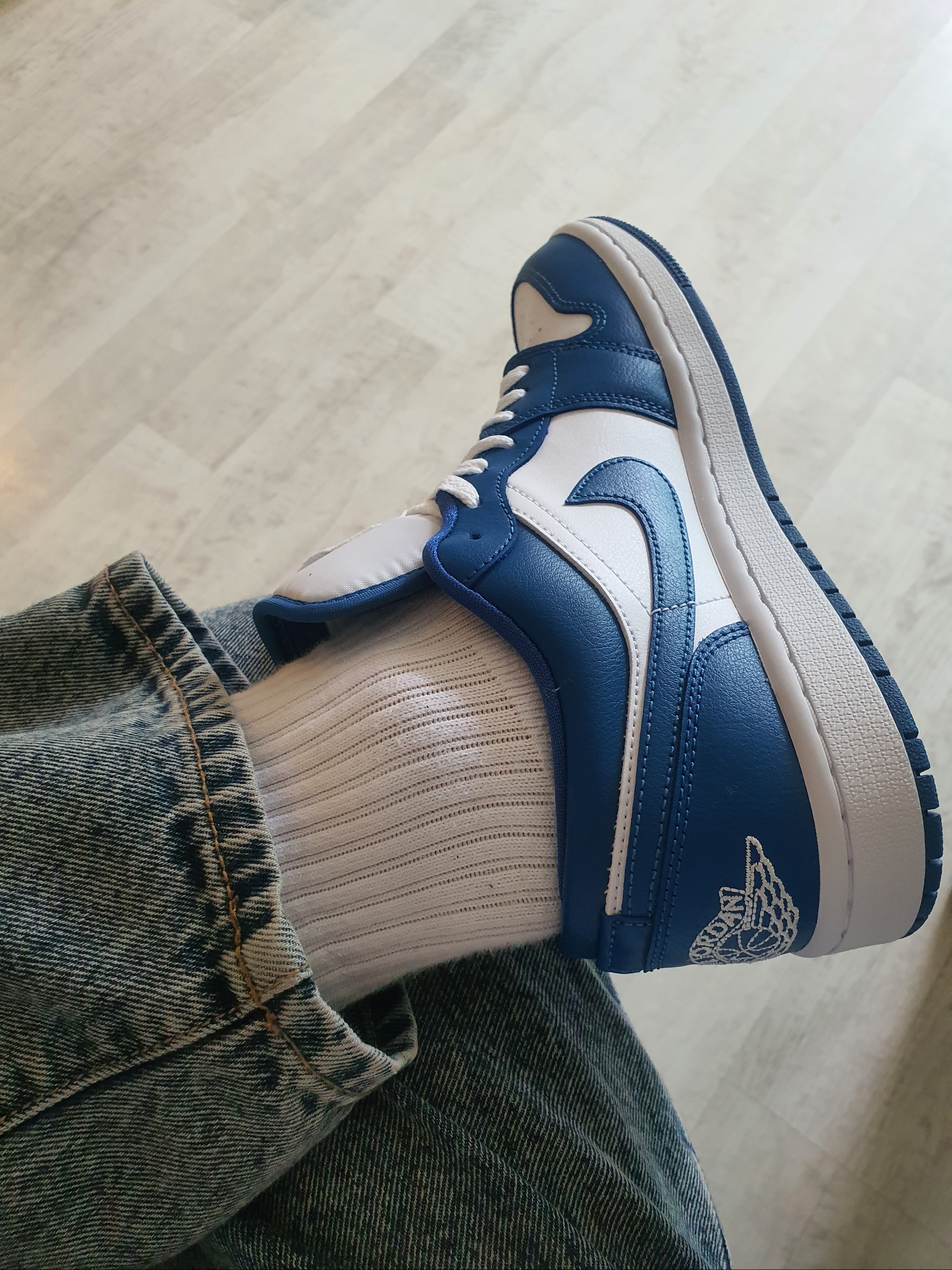 (W) Jordan 1 Low White Dark Marina Blue 착용 스타일 - 3