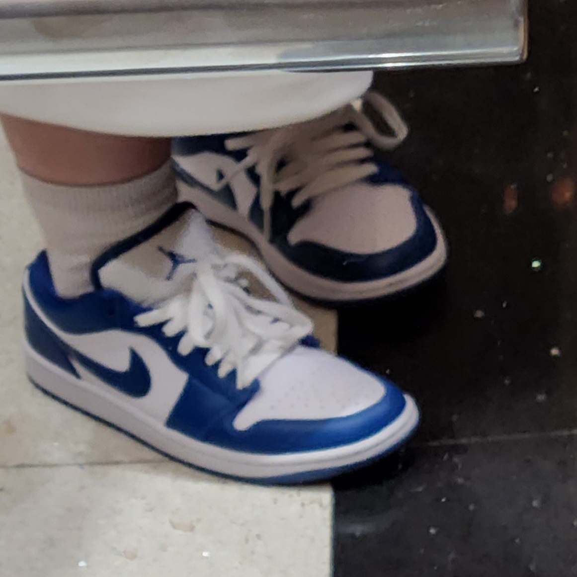 (W) Jordan 1 Low White Dark Marina Blue 착용 스타일 - 4