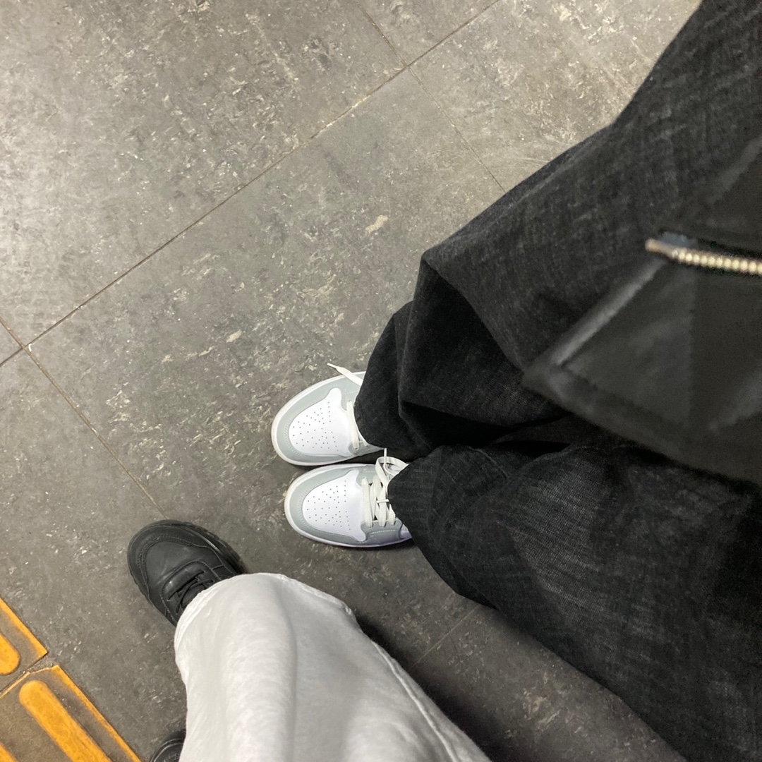 Jordan 1 Mid Light Smoke Grey Anthracite 착용 스타일