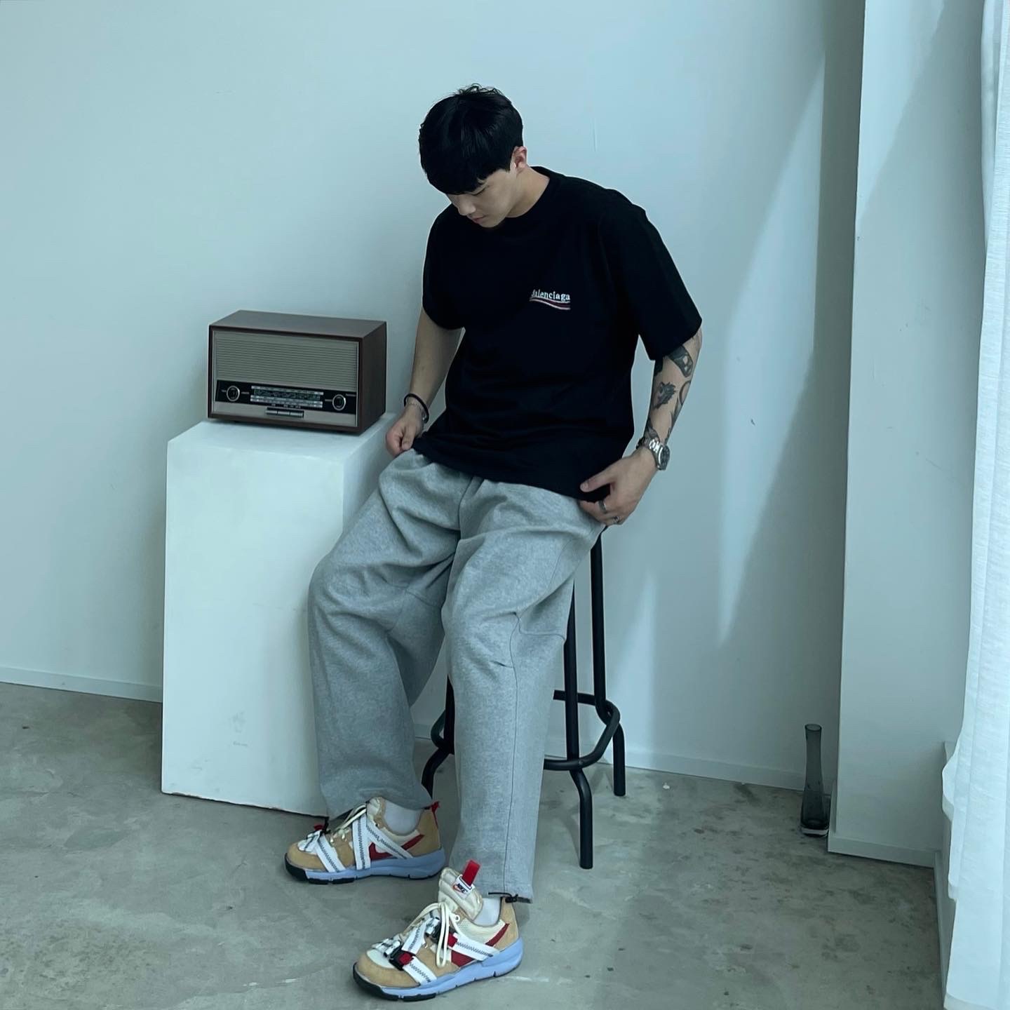 Nike x Tom Sachs Mars Yard Overshoe 3.0, Balenciaga Political Campaign Large Fit T-Shirt Black 착용 스타일