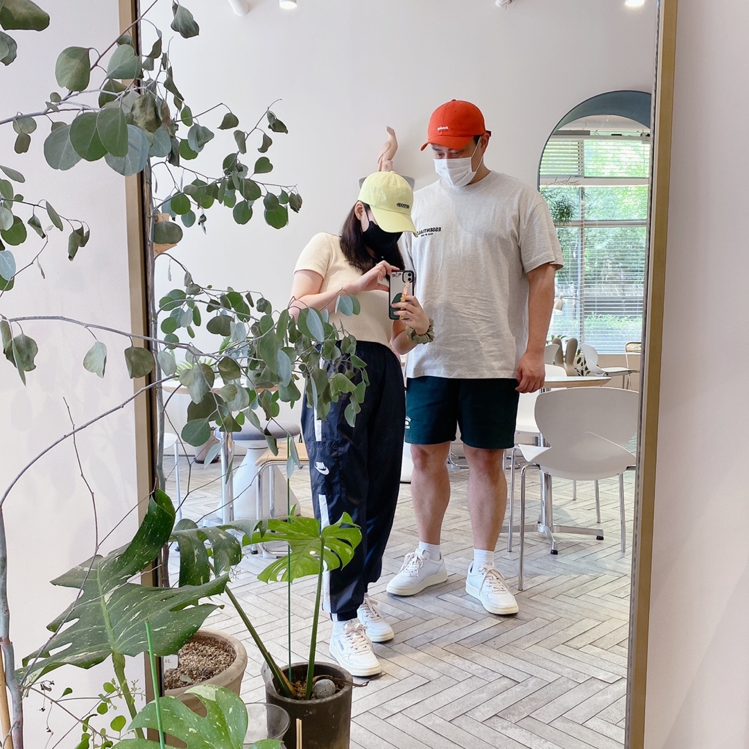 Autry Medalist Low Leather Sneakers White, (W) Autry Medalist Low Leather Sneakers White 착용 스타일