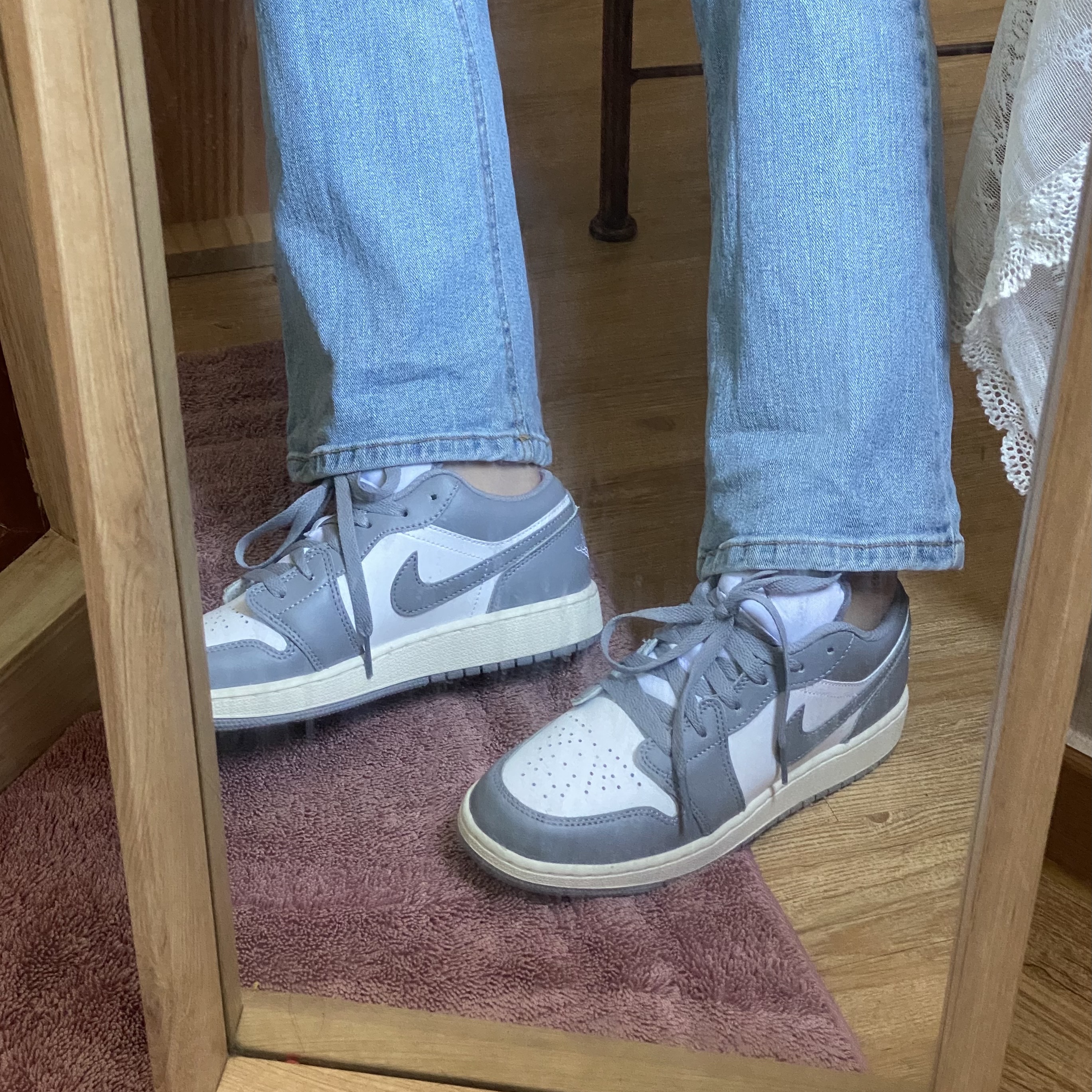 (GS) Jordan 1 Low Stealth and White, Jordan 1 Low Stealth and White 착용 스타일